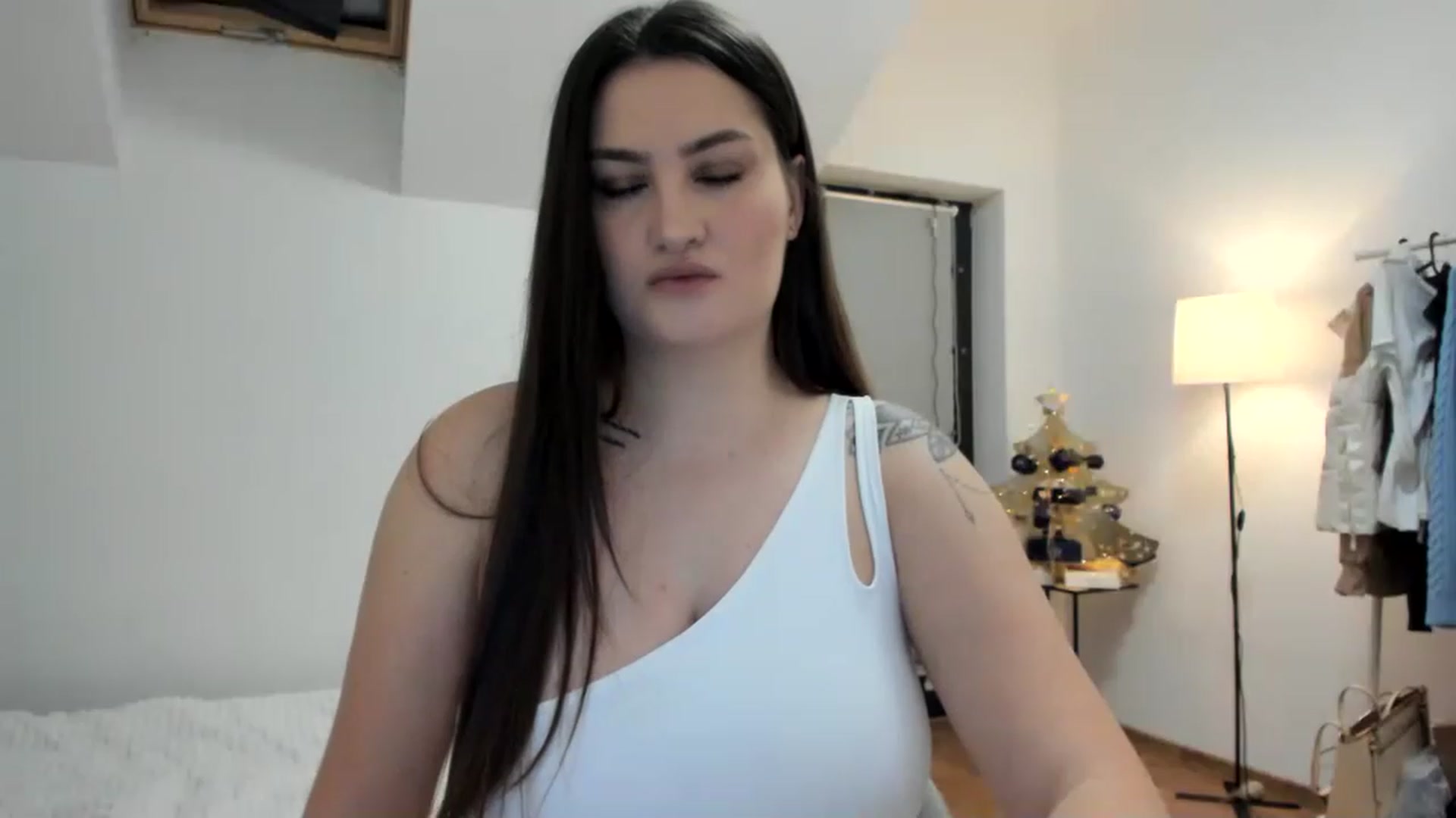 Gallery image thumbnail from SleepLateClub's myfreecams stream on, 12/12/2022, 22:03 image 8 of 20