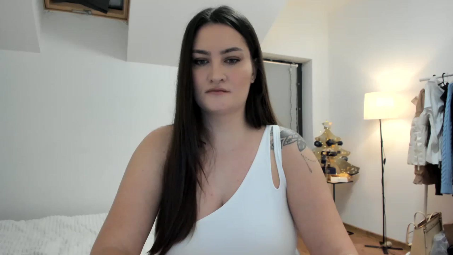 Gallery image thumbnail from SleepLateClub's myfreecams stream on, 12/12/2022, 22:03 image 2 of 20