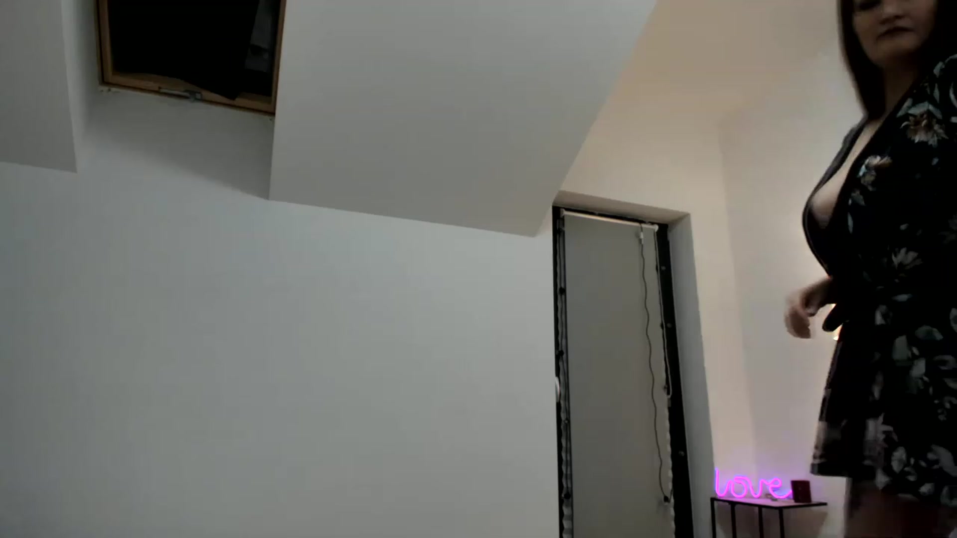 Gallery image thumbnail from SleepLateClub's myfreecams stream on, 12/22/2022, 24:34 image 17 of 20