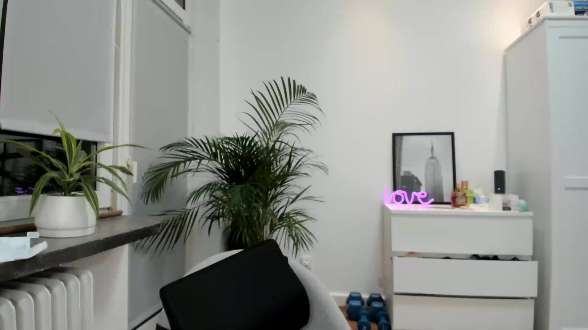 Gallery image thumbnail from SleepLateClub's myfreecams stream on, 01/05/2023, 22:16 image 4 of 20