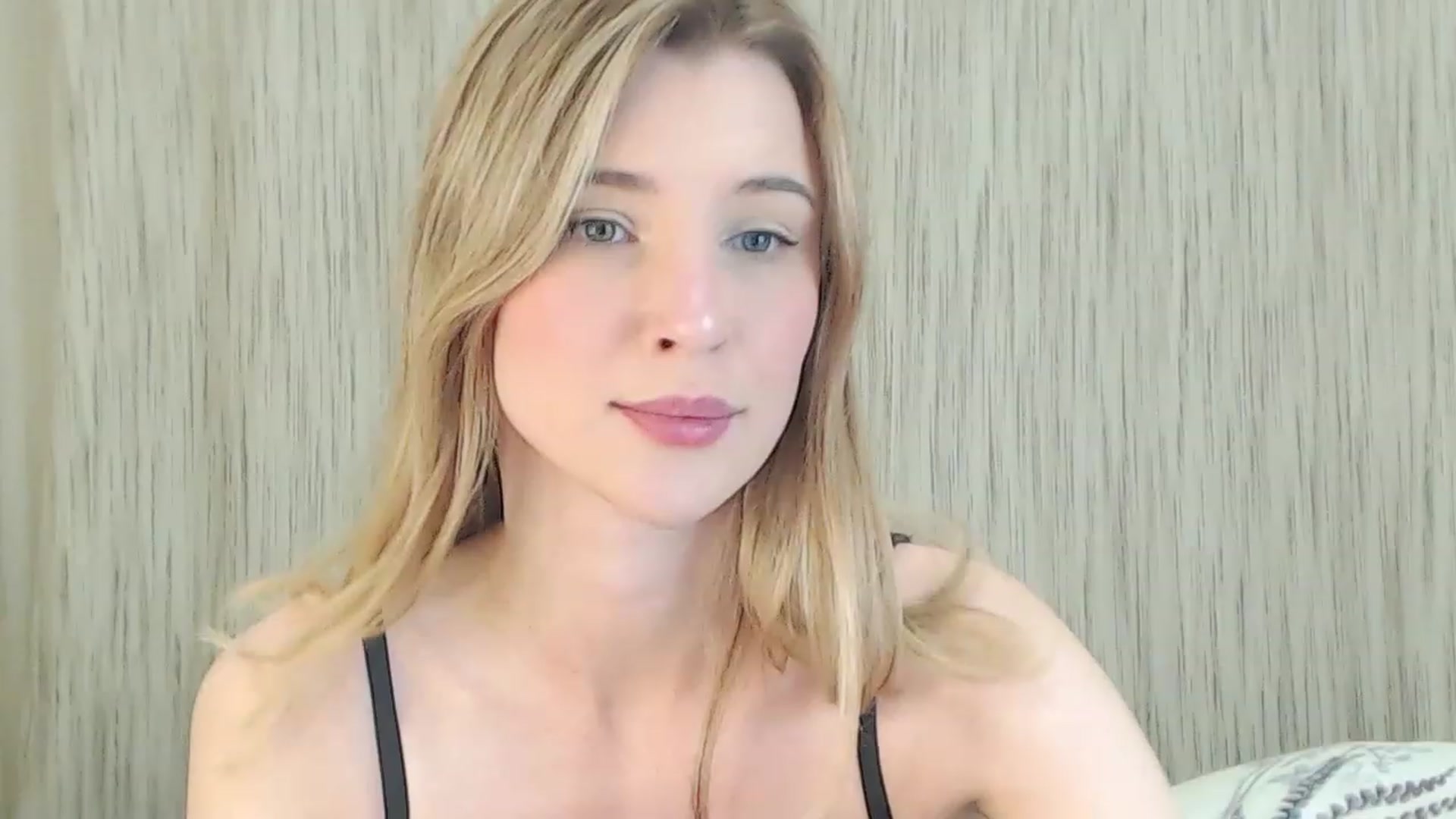 Gallery image thumbnail from Sleepy_AF's myfreecams stream on, 11/15/2022, 15:23 image 16 of 20