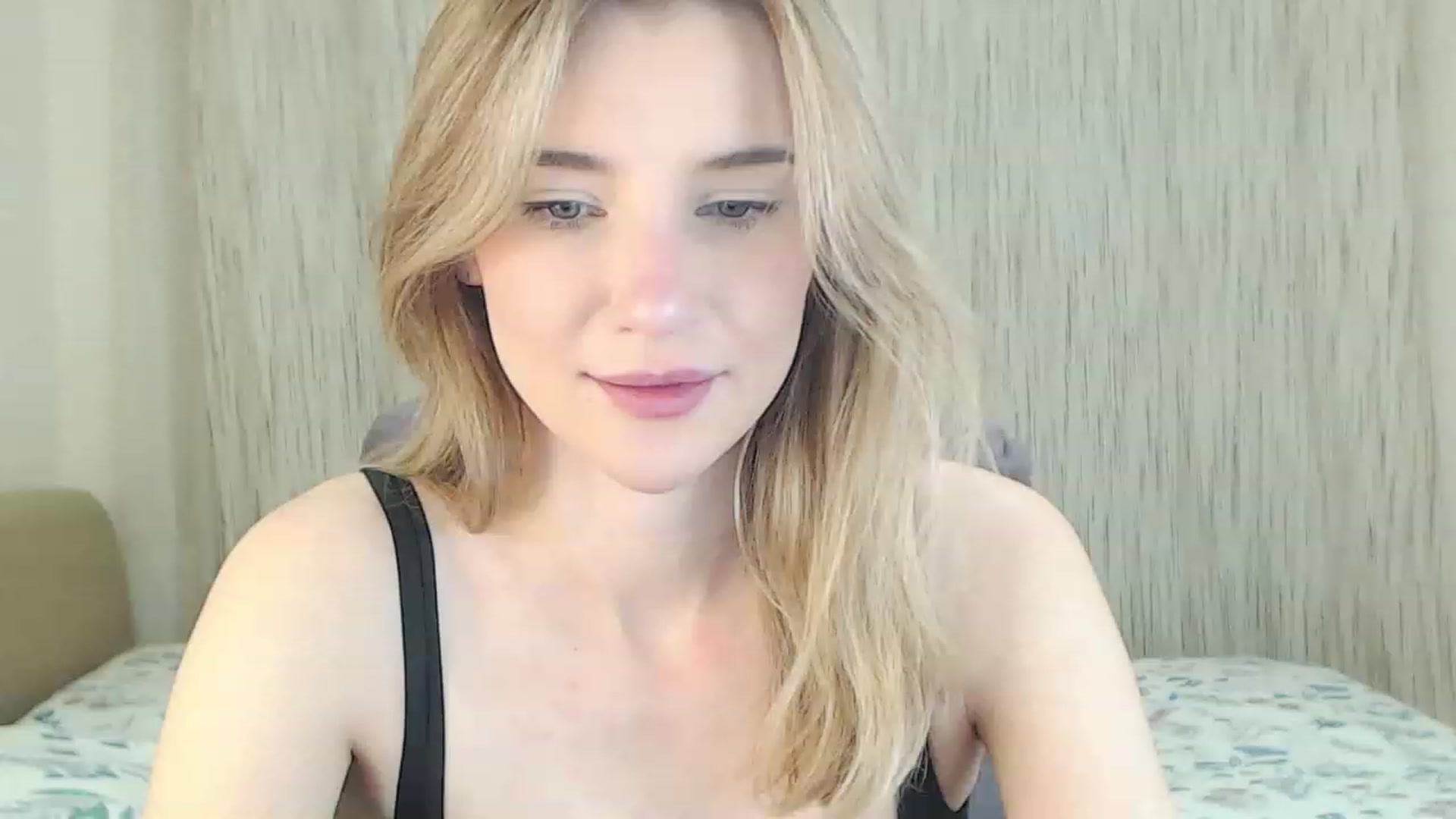 Gallery image thumbnail from Sleepy_AF's myfreecams stream on, 11/19/2022, 16:26 image 18 of 20