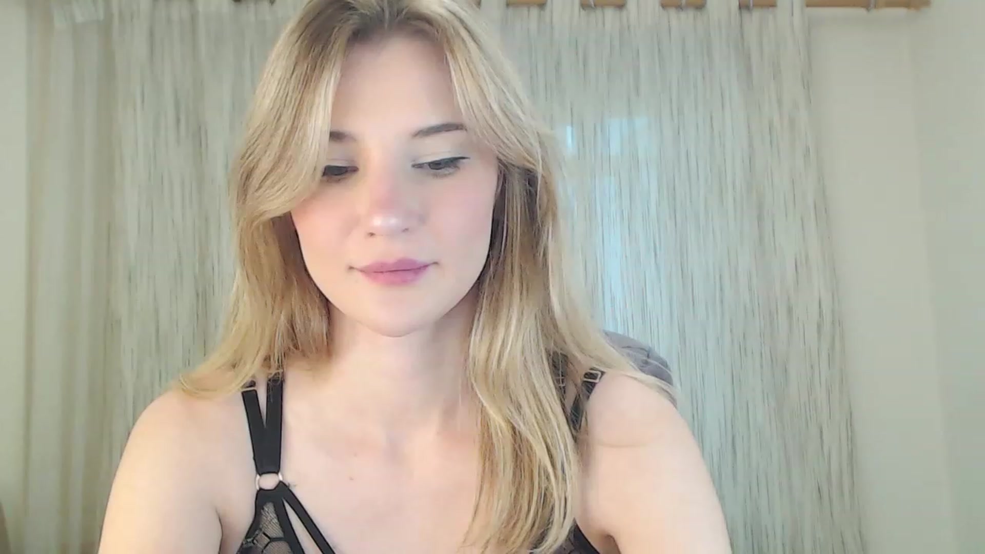 Gallery image thumbnail from Sleepy_AF's myfreecams stream on, 11/27/2022, 07:08 image 20 of 20