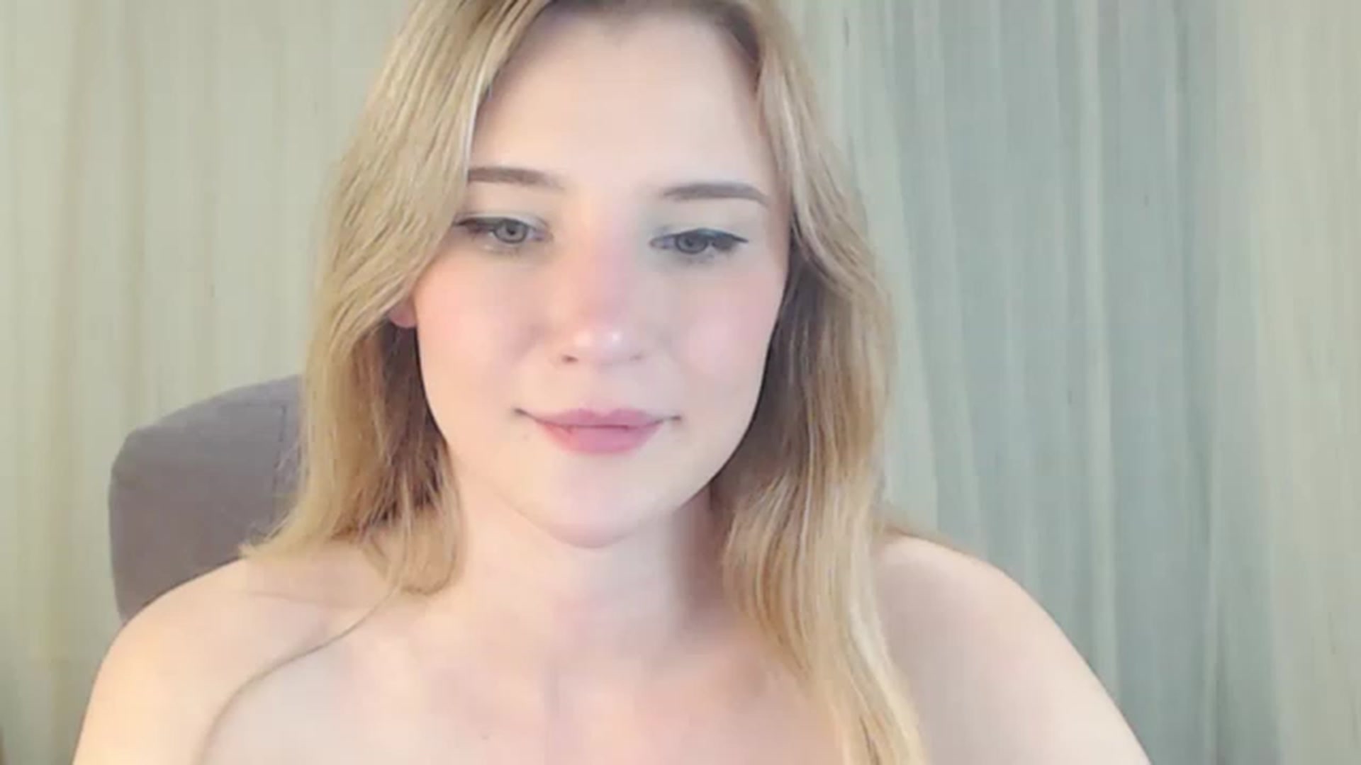Gallery image thumbnail from Sleepy_AF's myfreecams stream on, 12/03/2022, 19:04 image 5 of 20