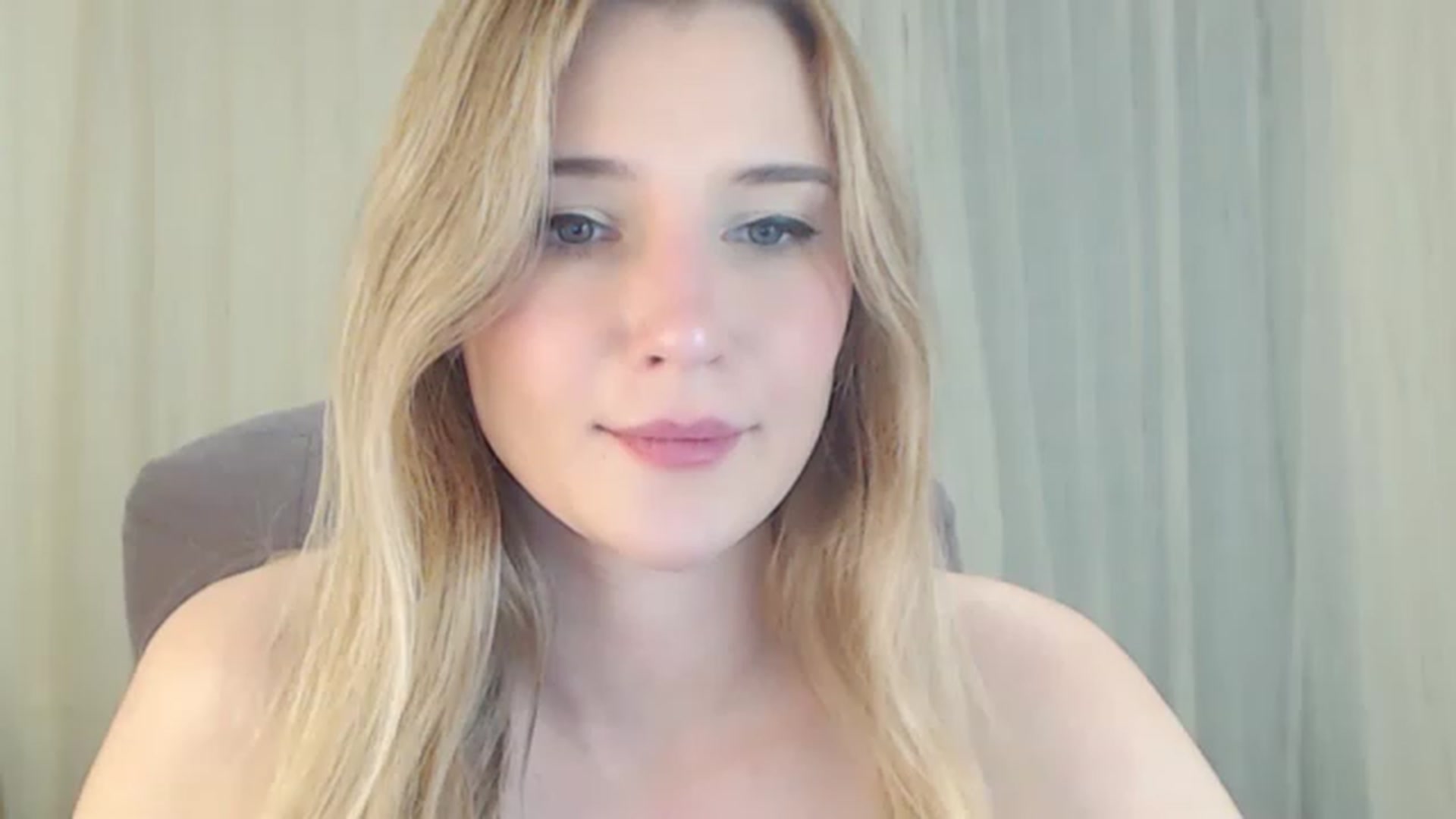 Gallery image thumbnail from Sleepy_AF's myfreecams stream on, 12/03/2022, 19:04 image 8 of 20