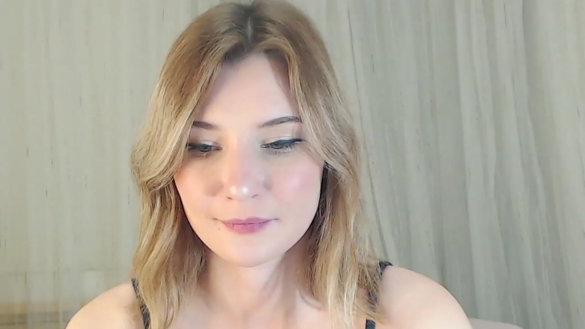 Gallery image thumbnail from Sleepy_AF's myfreecams stream on, 02/02/2023, 17:22 image 15 of 20