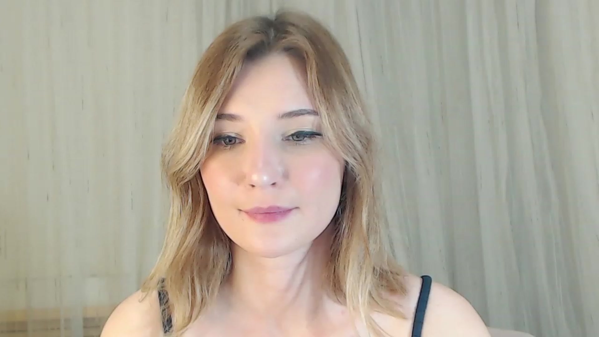 Gallery image thumbnail from Sleepy_AF's myfreecams stream on, 02/02/2023, 17:22 image 16 of 20