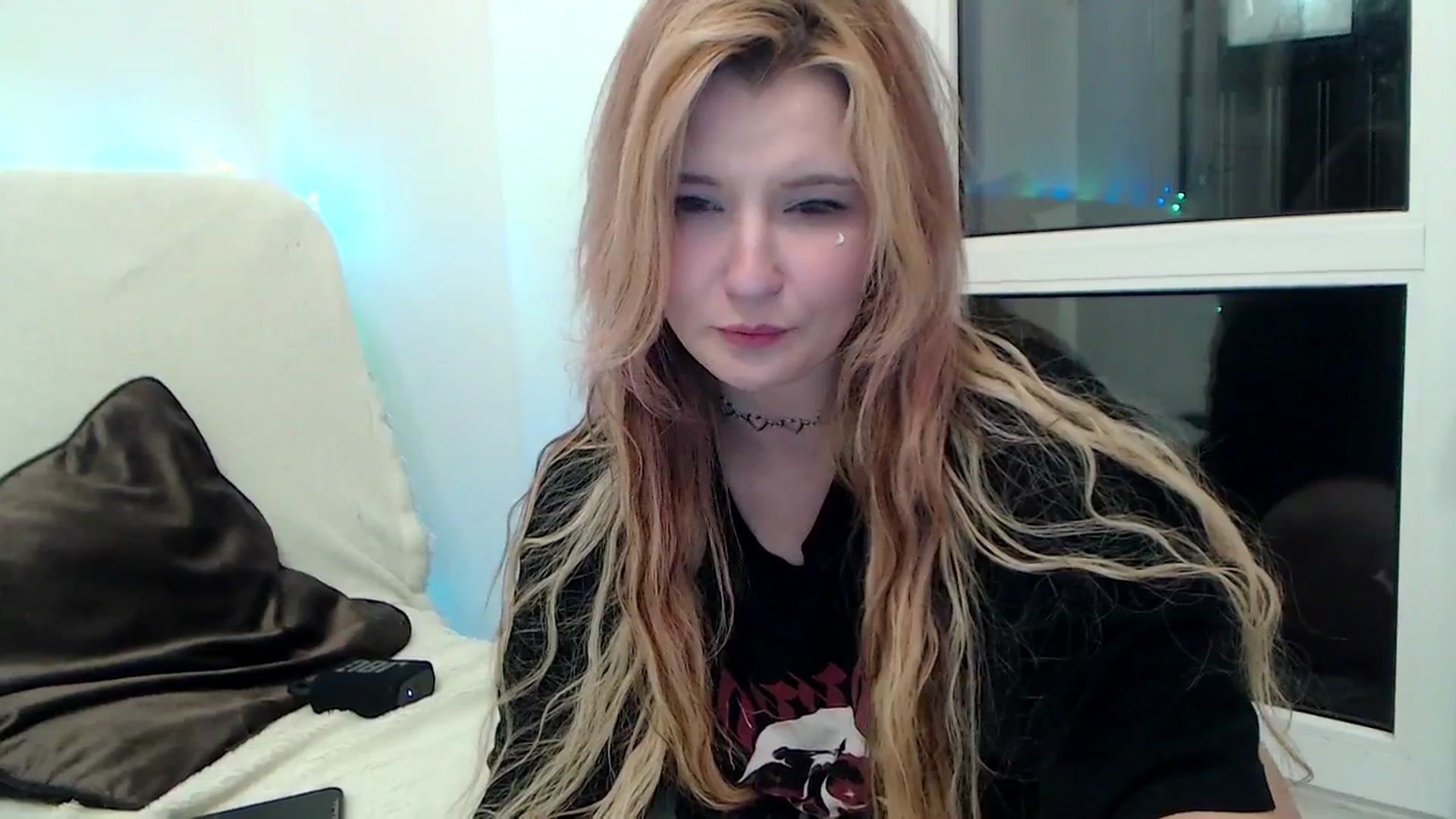 Gallery image thumbnail from Sleepy_AF's myfreecams stream on, 03/17/2025, 01:34 image 14 of 20