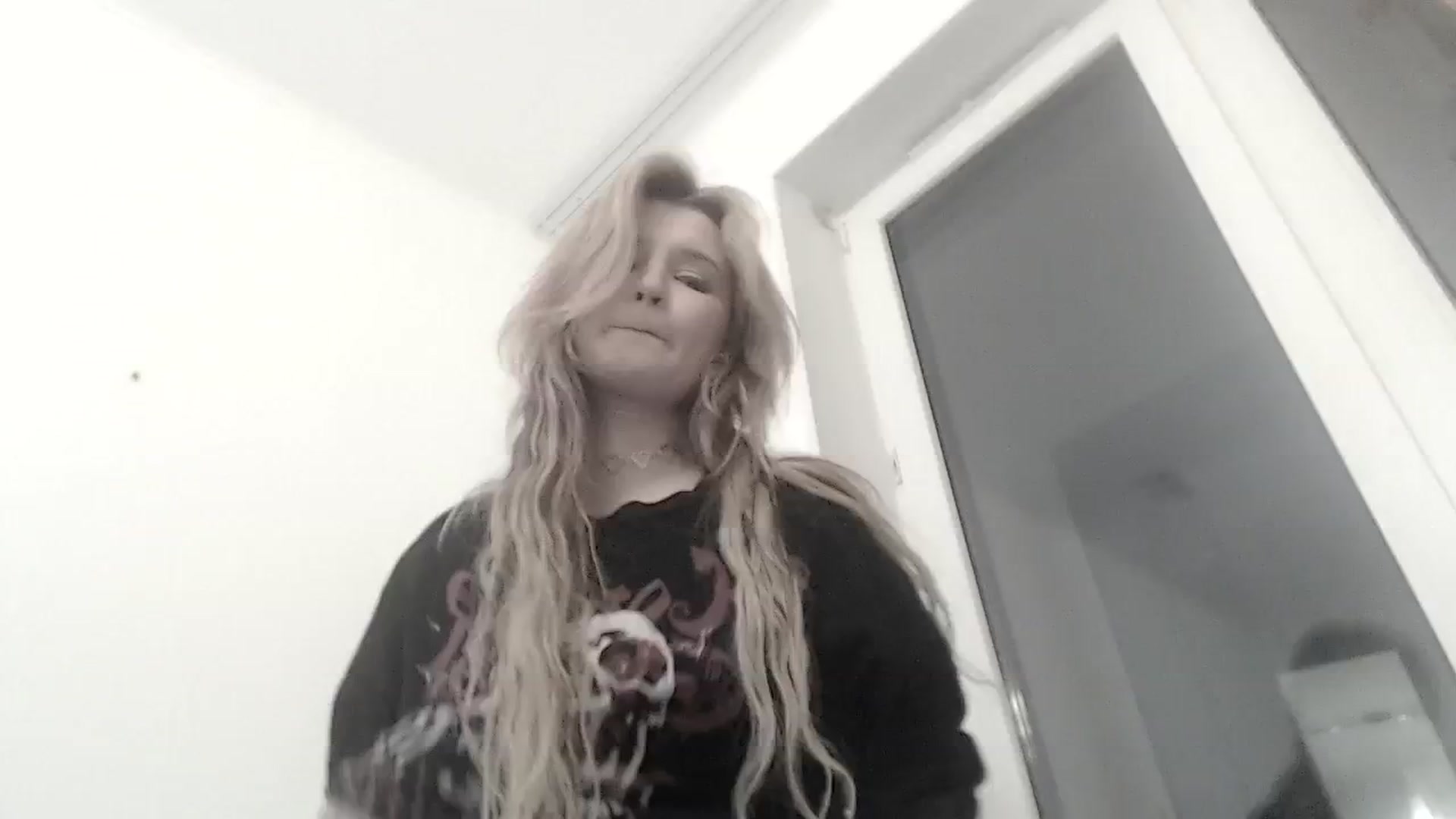 Gallery image thumbnail from Sleepy_AF's myfreecams stream on, 03/17/2025, 02:23 image 17 of 20