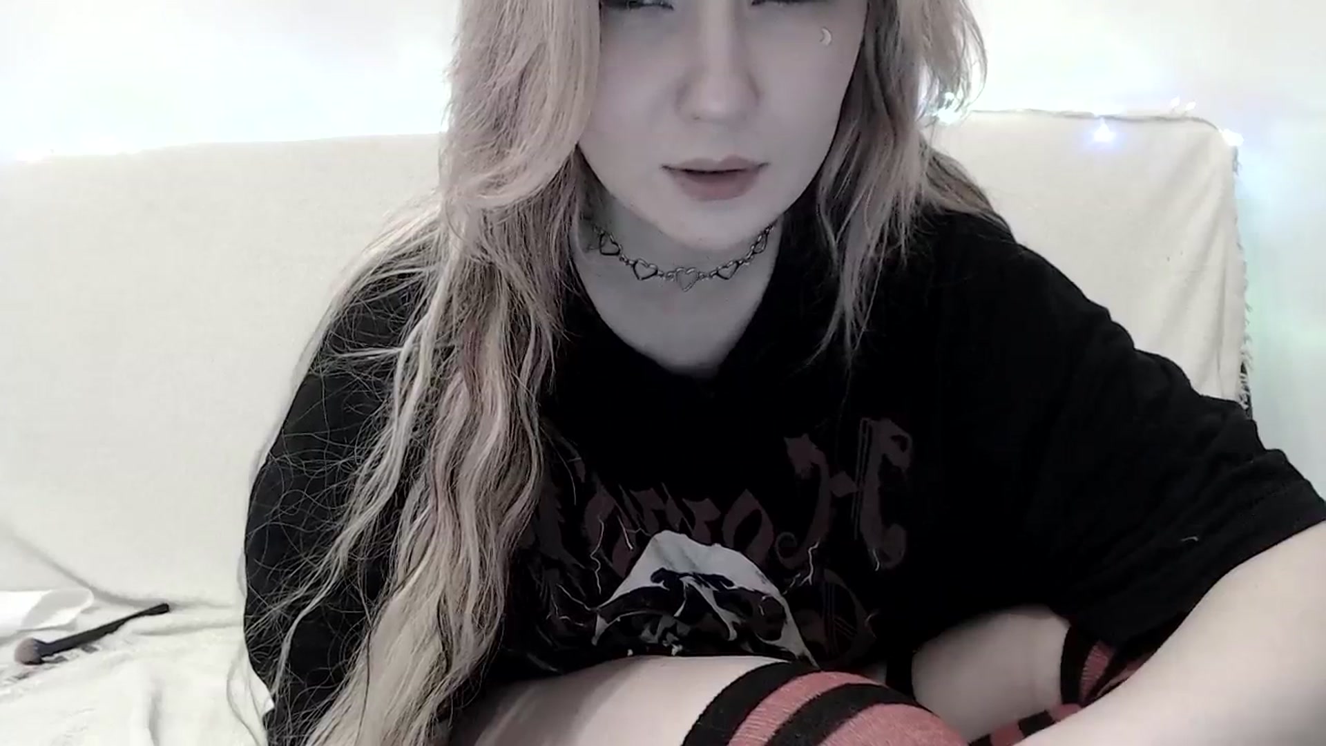 Gallery image thumbnail from Sleepy_AF's myfreecams stream on, 03/17/2025, 02:23 image 16 of 20