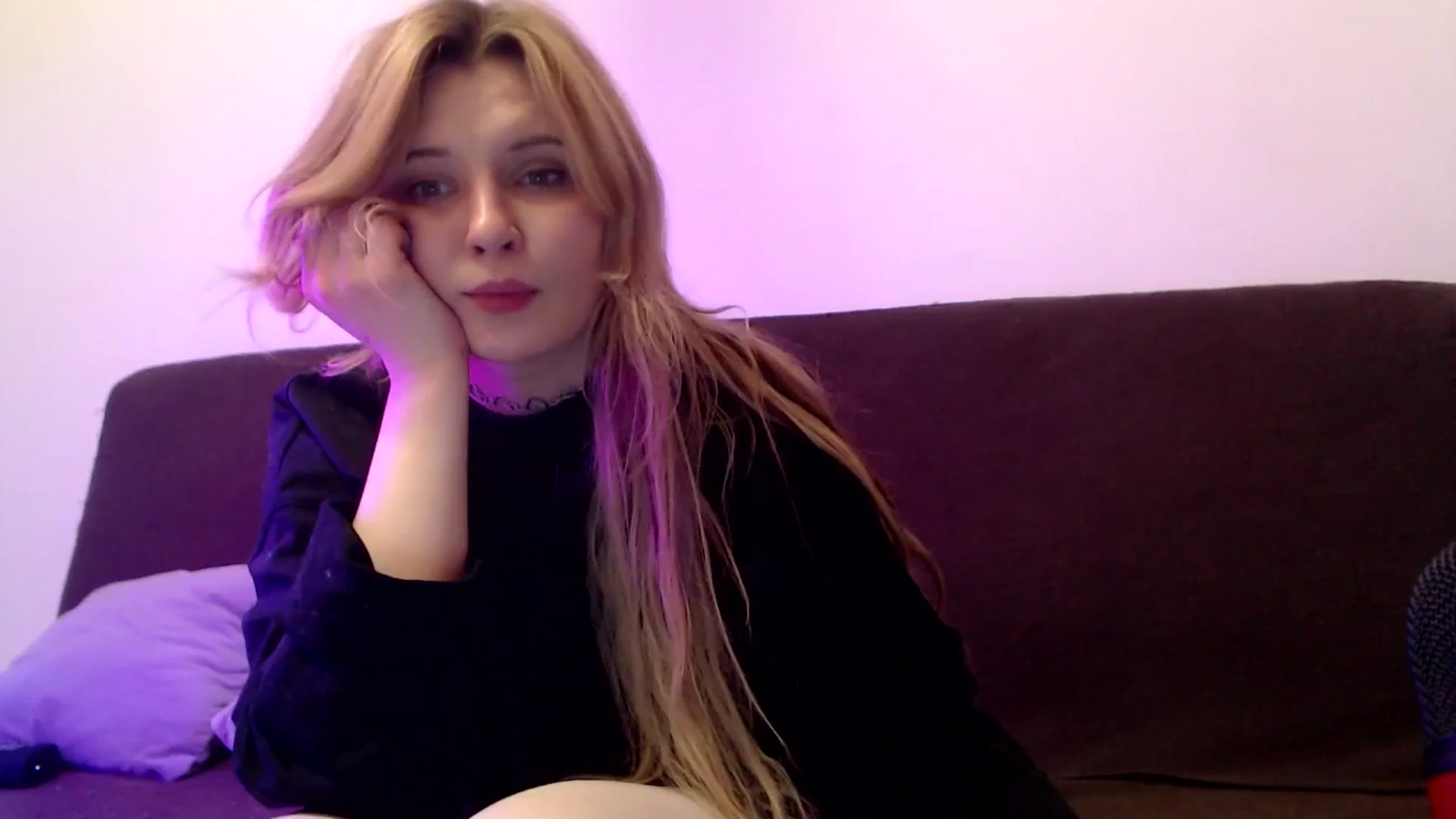 Gallery image thumbnail from Sleepy_AF's myfreecams stream on, 04/07/2025, 23:00 image 9 of 20
