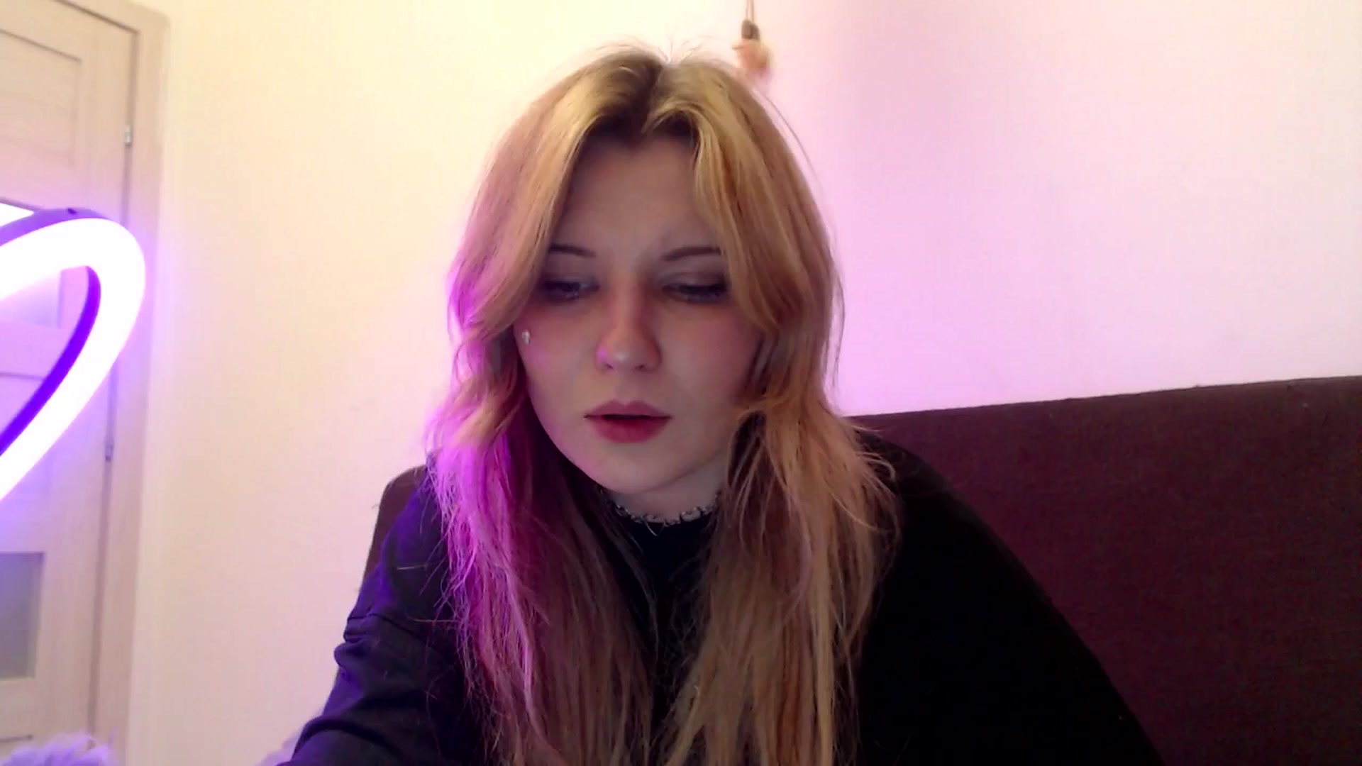 Gallery image thumbnail from Sleepy_AF's myfreecams stream on, 04/07/2025, 23:00 image 1 of 20