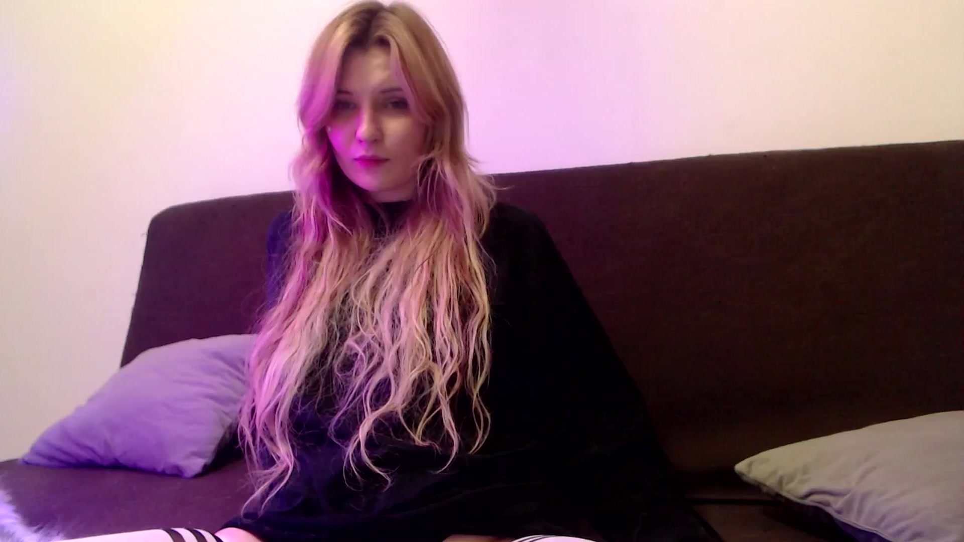 Gallery image thumbnail from Sleepy_AF's myfreecams stream on, 04/07/2025, 23:00 image 2 of 20