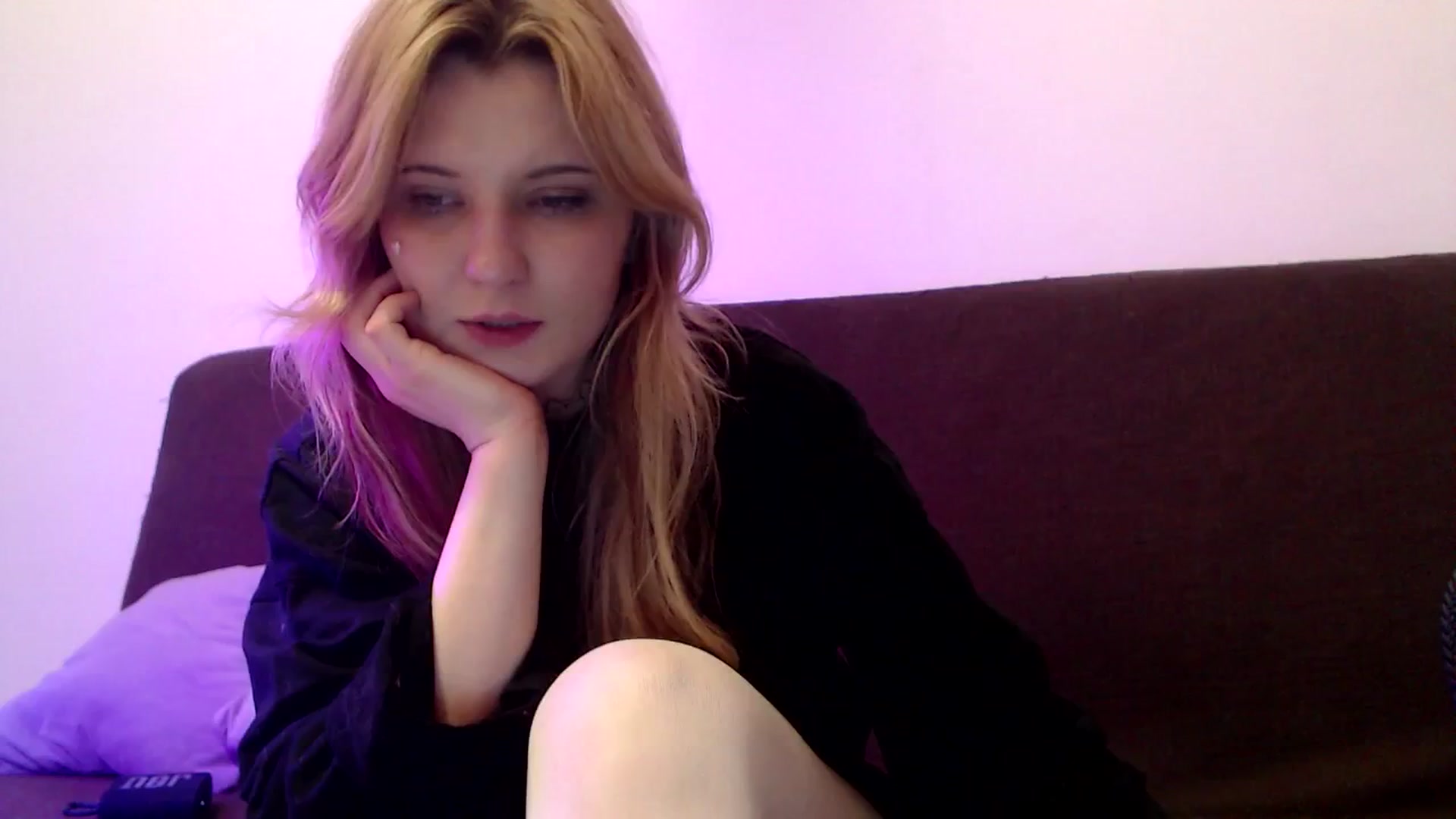 Gallery image thumbnail from Sleepy_AF's myfreecams stream on, 04/07/2025, 23:00 image 18 of 20