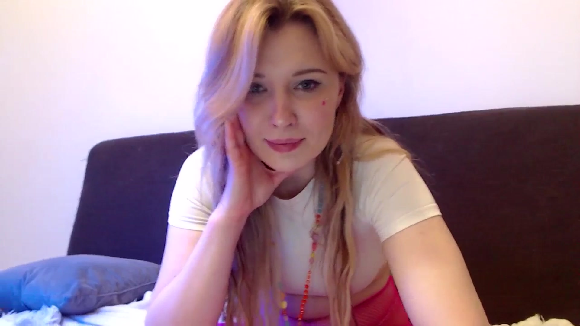 Gallery image thumbnail from Sleepy_AF's myfreecams stream on, 04/09/2025, 23:33 image 15 of 20