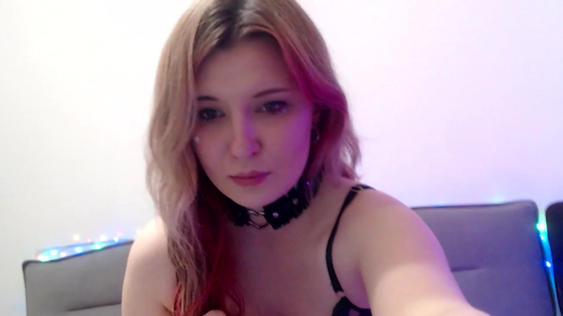 Gallery image thumbnail from Sleepy_AF's myfreecams stream on, 04/24/2025, 23:01 image 13 of 20