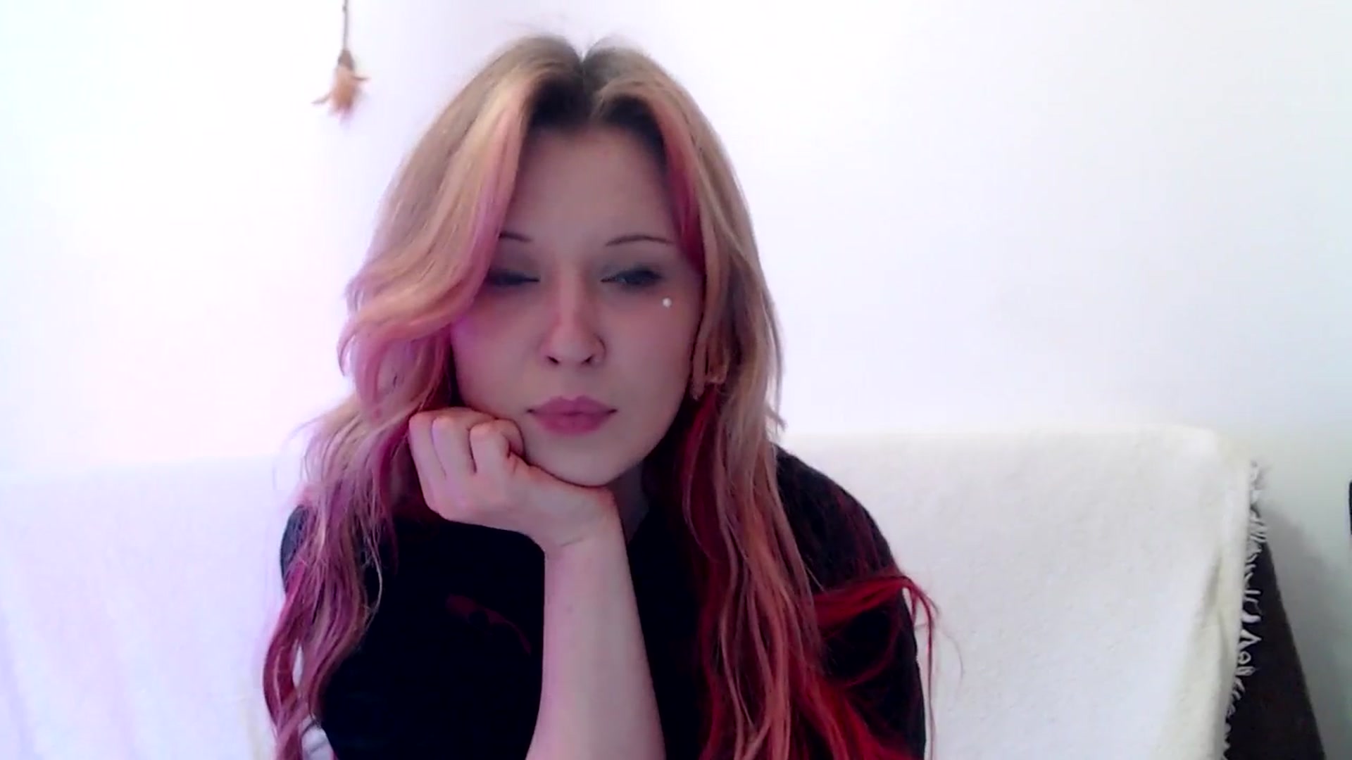 Gallery image thumbnail from Sleepy_AF's myfreecams stream on, 04/27/2025, 21:00 image 14 of 20