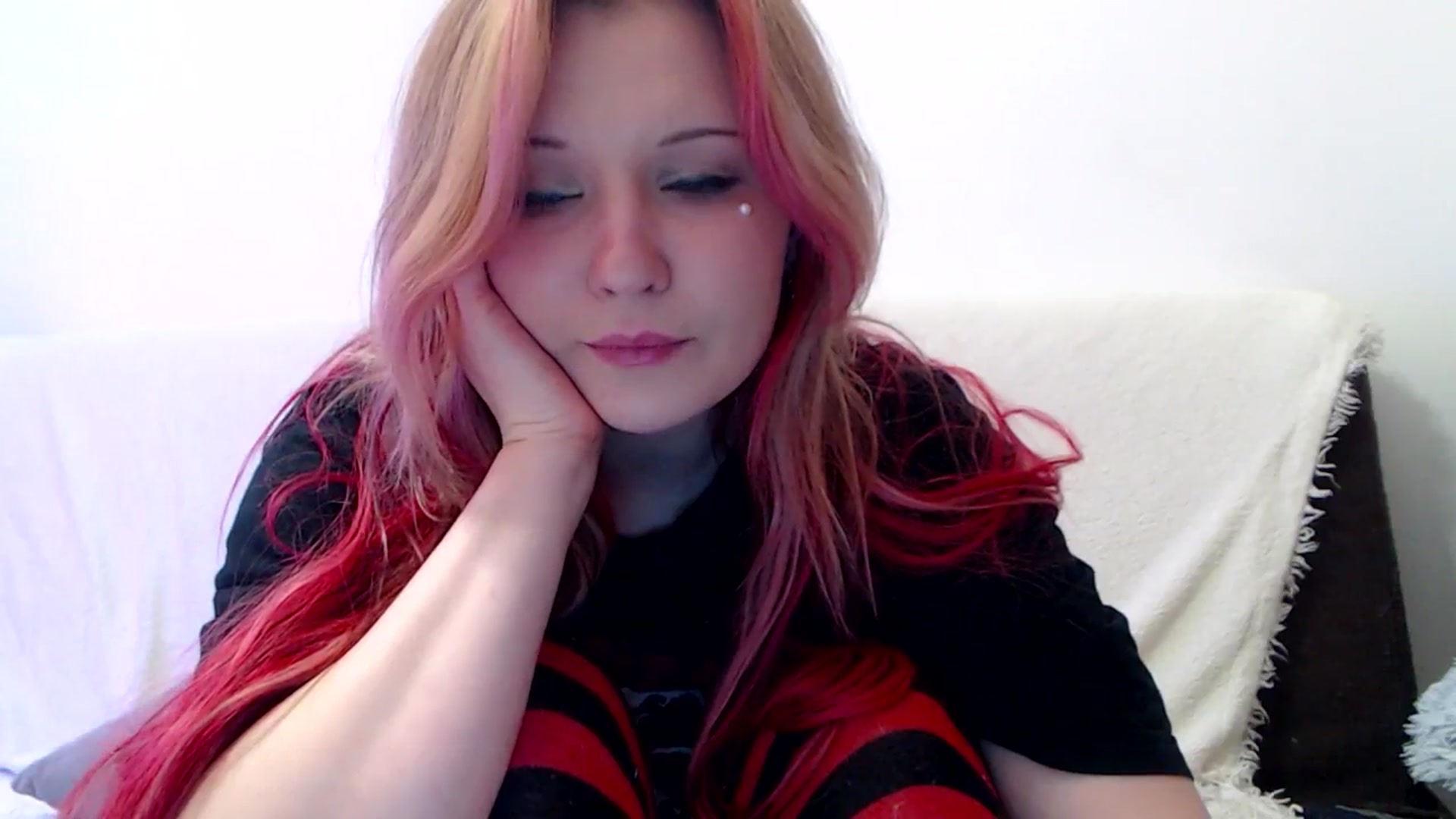 Gallery image thumbnail from Sleepy_AF's myfreecams stream on, 04/27/2025, 21:00 image 19 of 20