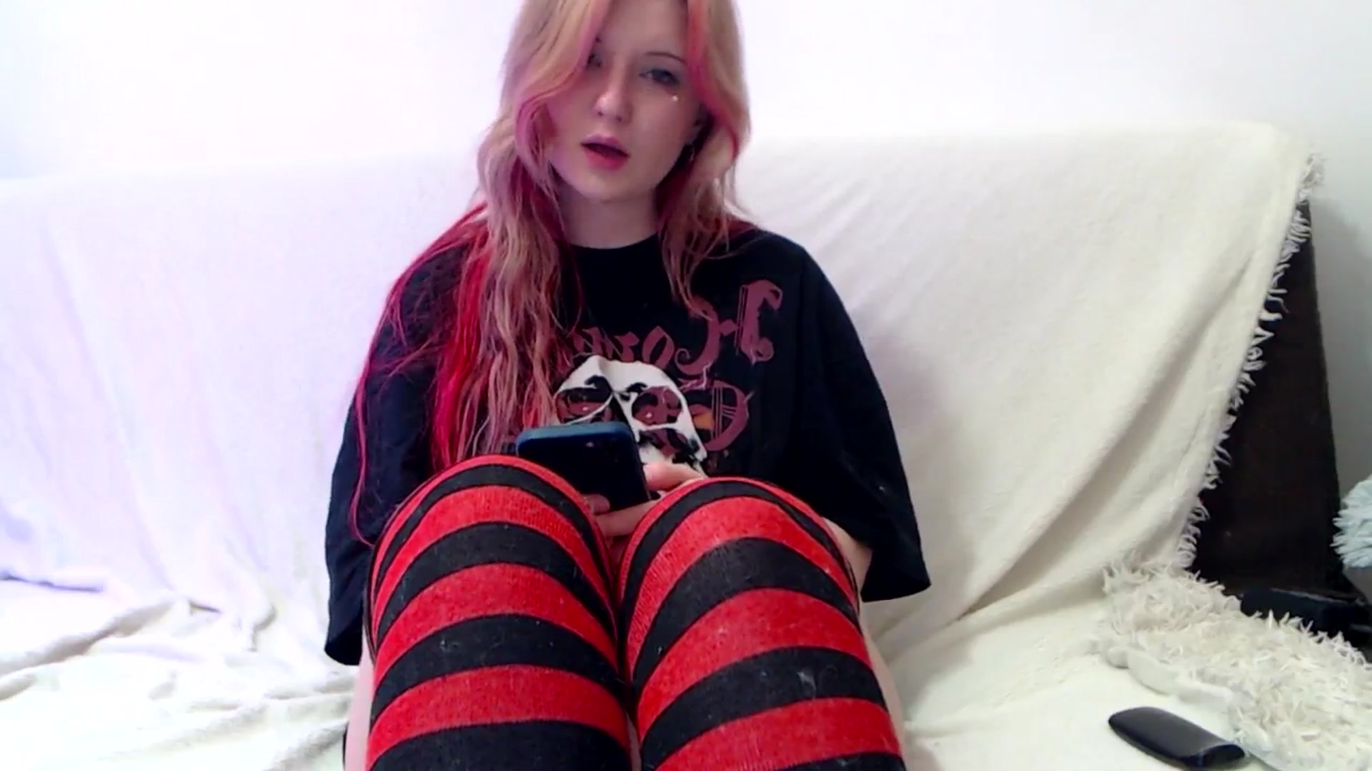 Gallery image thumbnail from Sleepy_AF's myfreecams stream on, 04/27/2025, 21:00 image 20 of 20