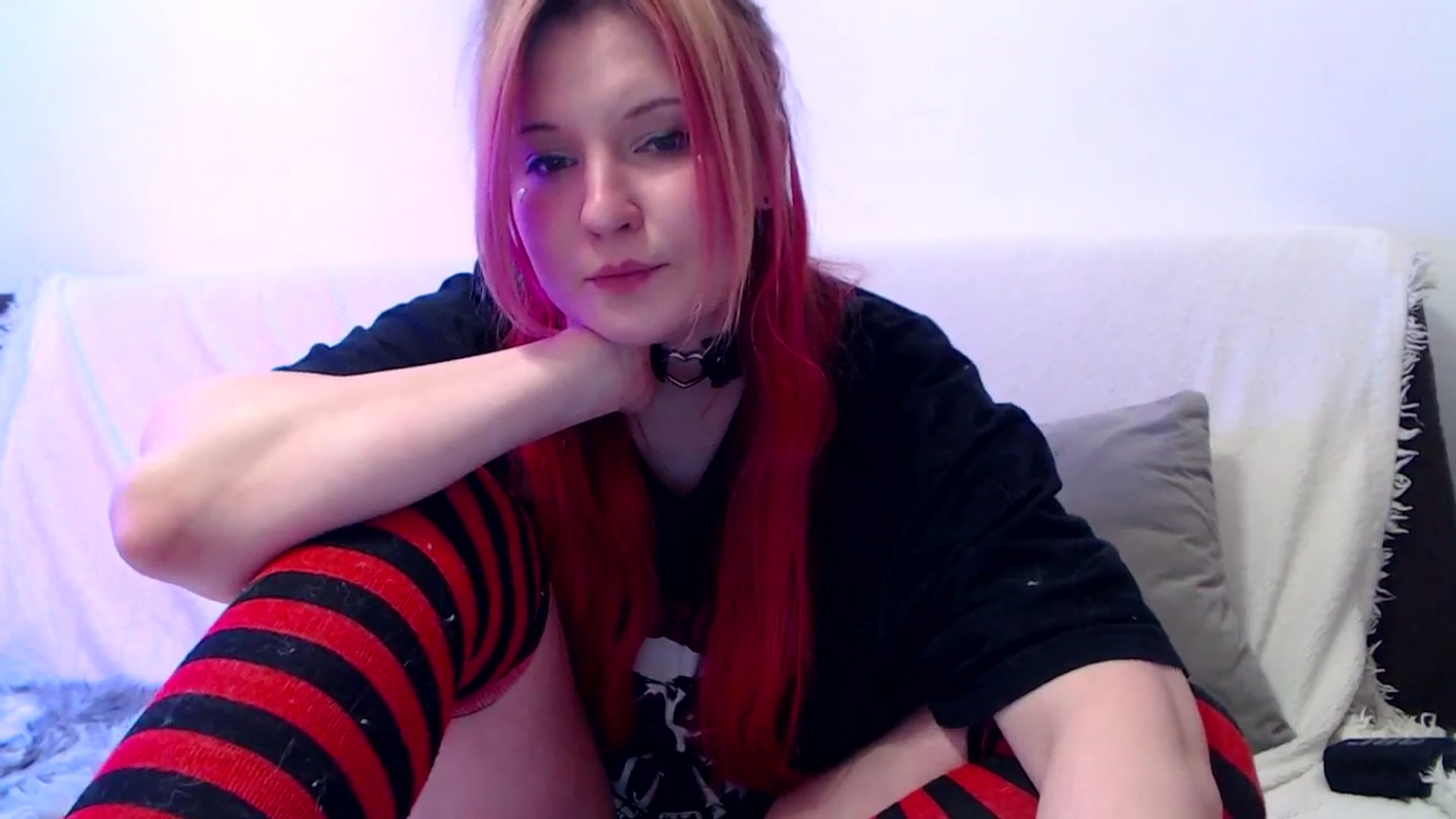 Gallery image thumbnail from Sleepy_AF's myfreecams stream on, 04/27/2025, 23:23 image 19 of 20