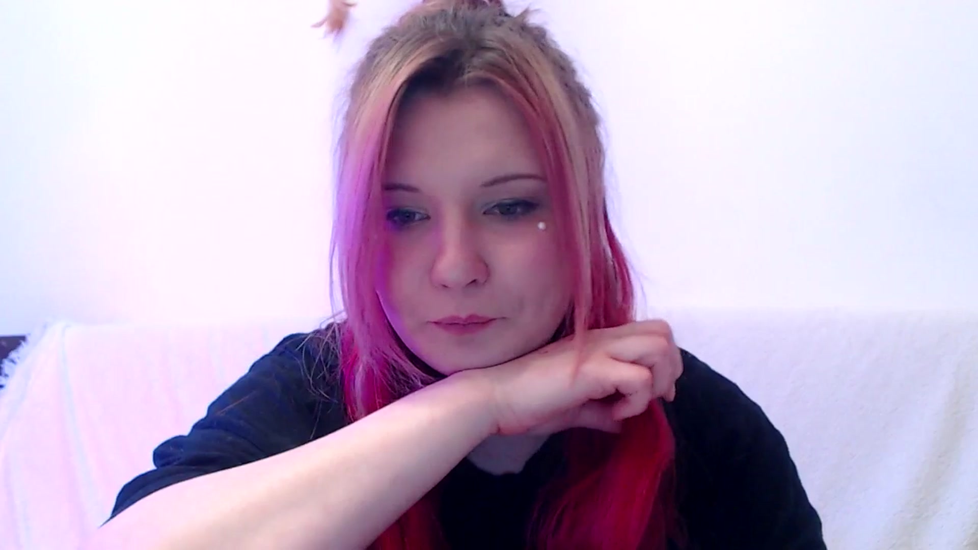 Gallery image thumbnail from Sleepy_AF's myfreecams stream on, 04/27/2025, 23:23 image 8 of 20