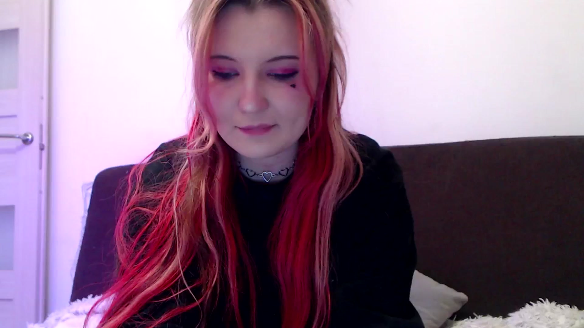 Gallery image thumbnail from Sleepy_AF's myfreecams stream on, 04/30/2025, 23:19 image 1 of 20