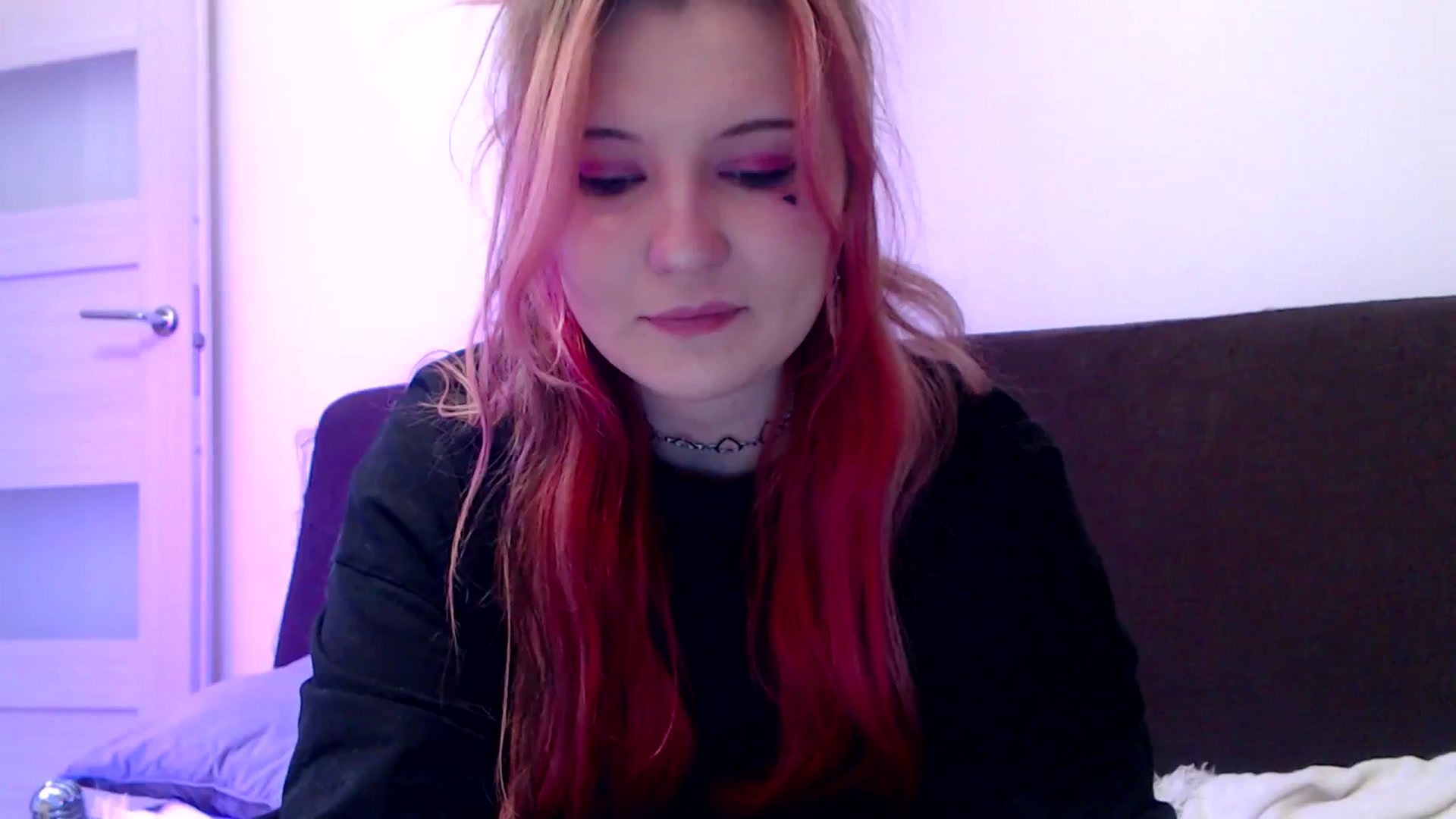 Gallery image thumbnail from Sleepy_AF's myfreecams stream on, 04/30/2025, 23:19 image 17 of 20