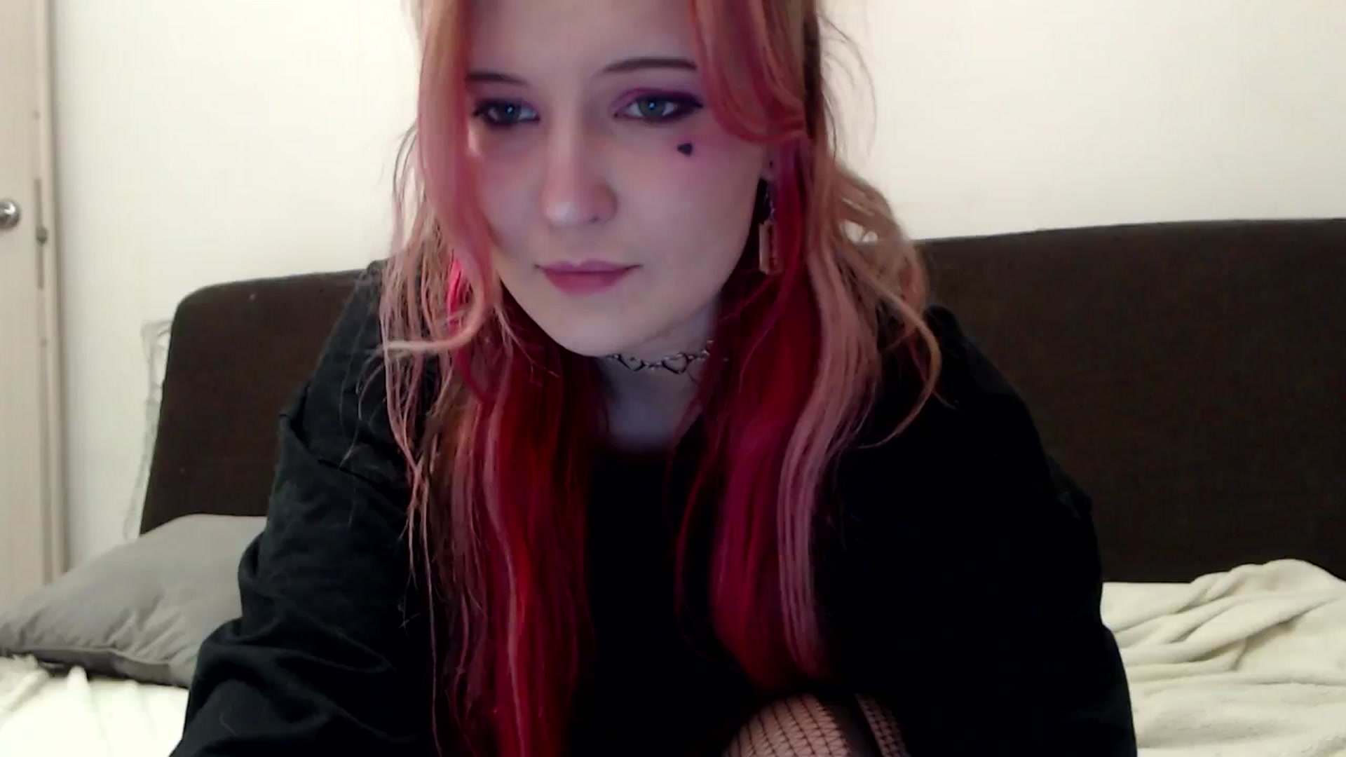 Gallery image thumbnail from Sleepy_AF's myfreecams stream on, 04/30/2025, 23:19 image 10 of 20