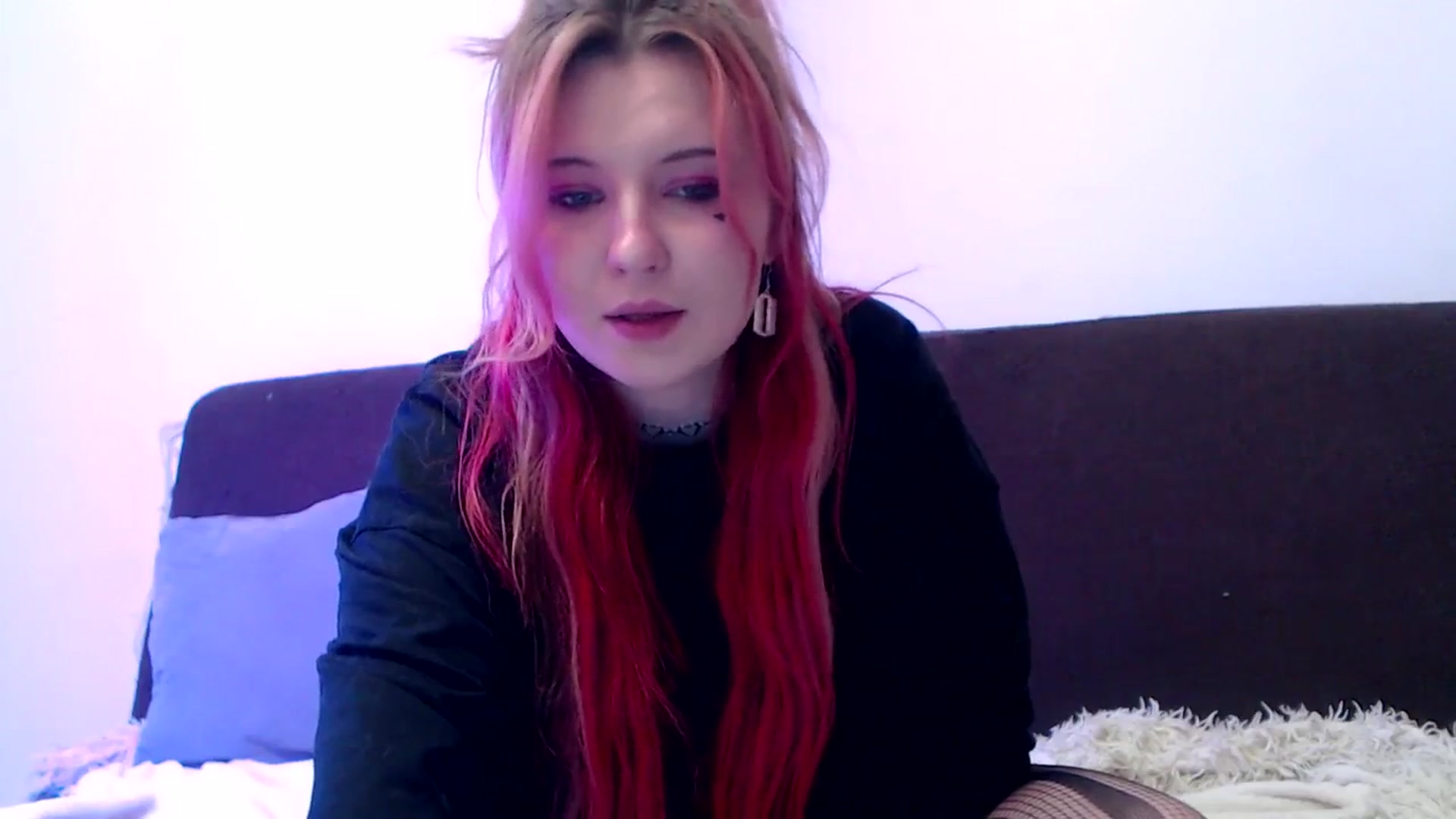 Gallery image thumbnail from Sleepy_AF's myfreecams stream on, 05/01/2025, 24:15 image 15 of 20