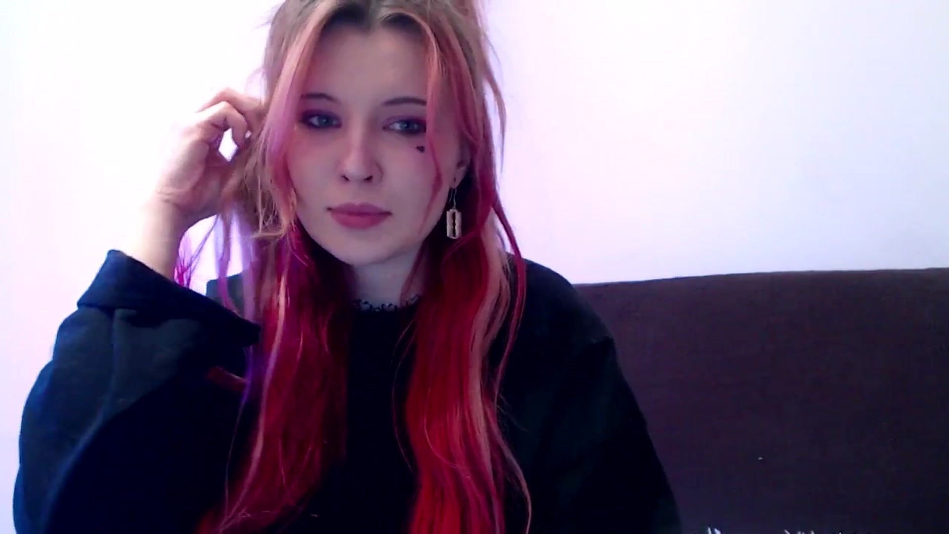 Gallery image thumbnail from Sleepy_AF's myfreecams stream on, 05/01/2025, 24:15 image 20 of 20