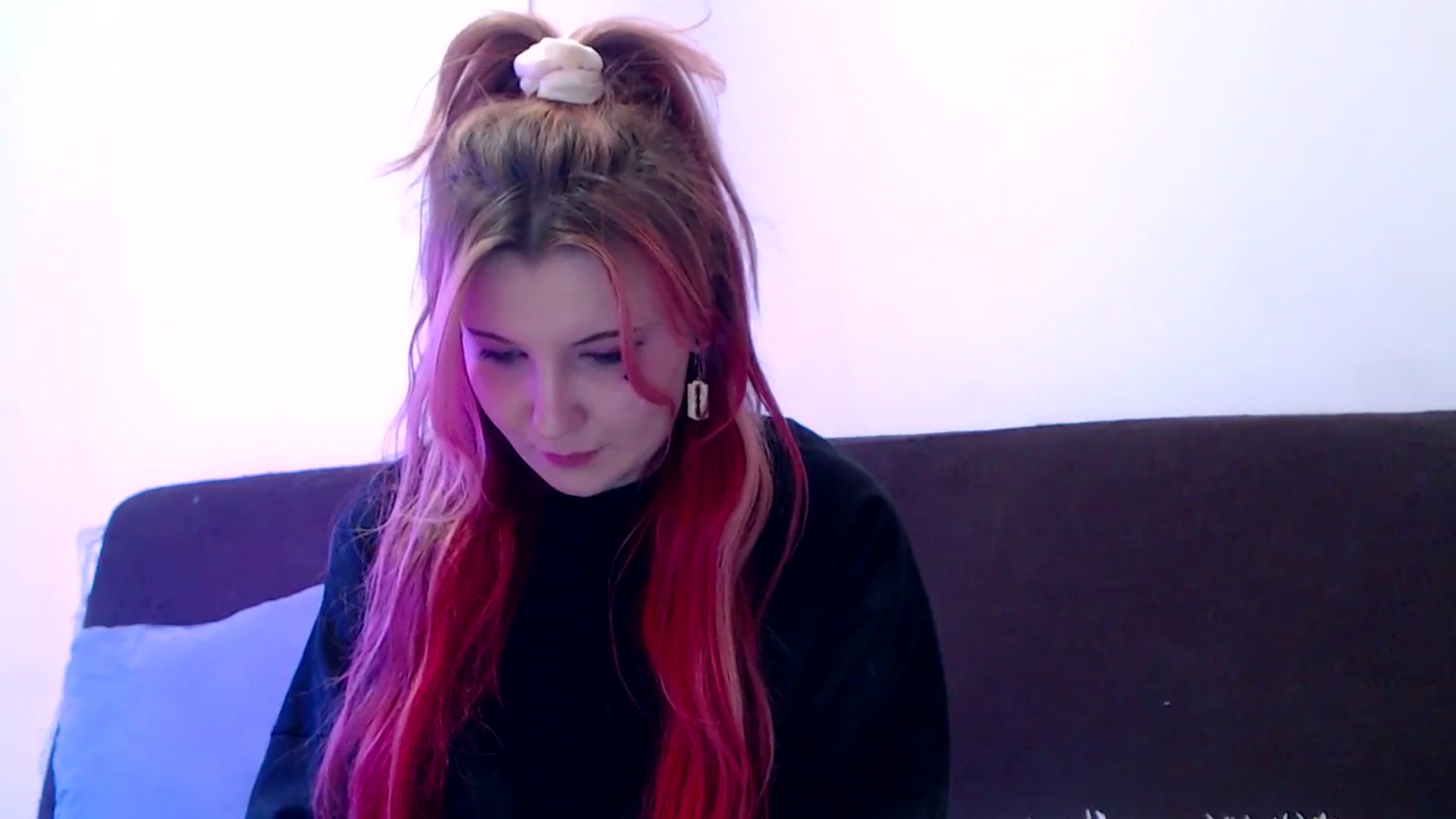Gallery image thumbnail from Sleepy_AF's myfreecams stream on, 05/01/2025, 24:15 image 19 of 20