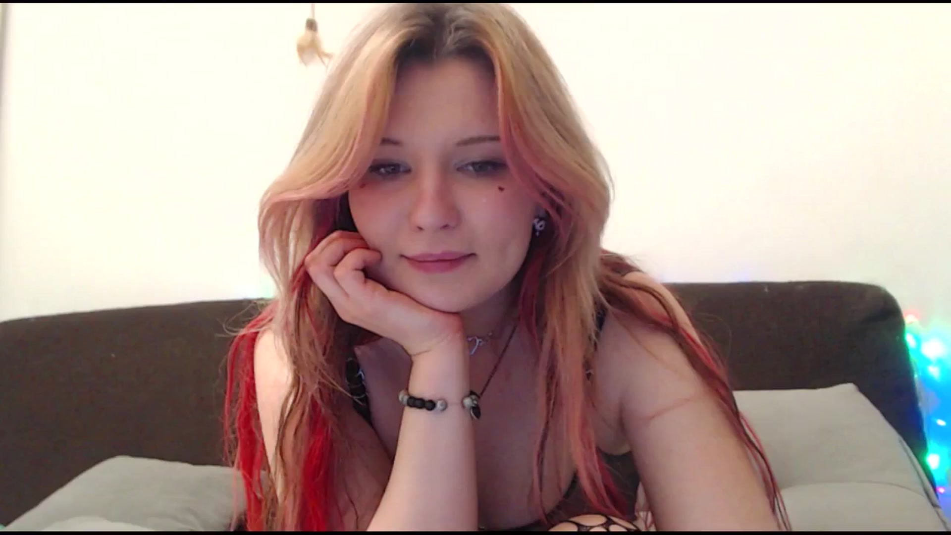 Gallery image thumbnail from Sleepy_AF's myfreecams stream on, 05/04/2025, 23:36 image 14 of 20
