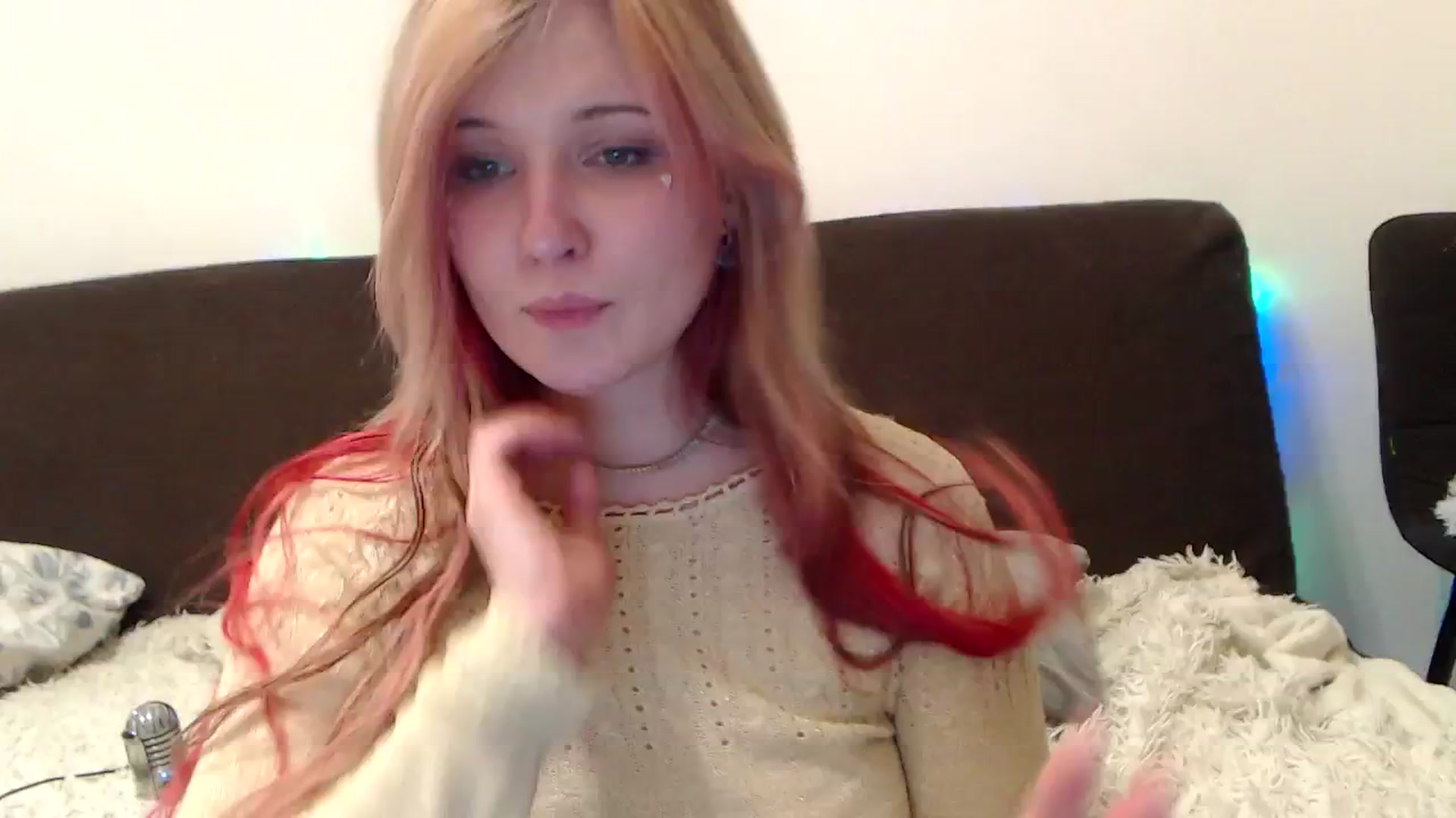 Gallery image thumbnail from Sleepy_AF's myfreecams stream on, 05/07/2025, 24:09 image 7 of 20