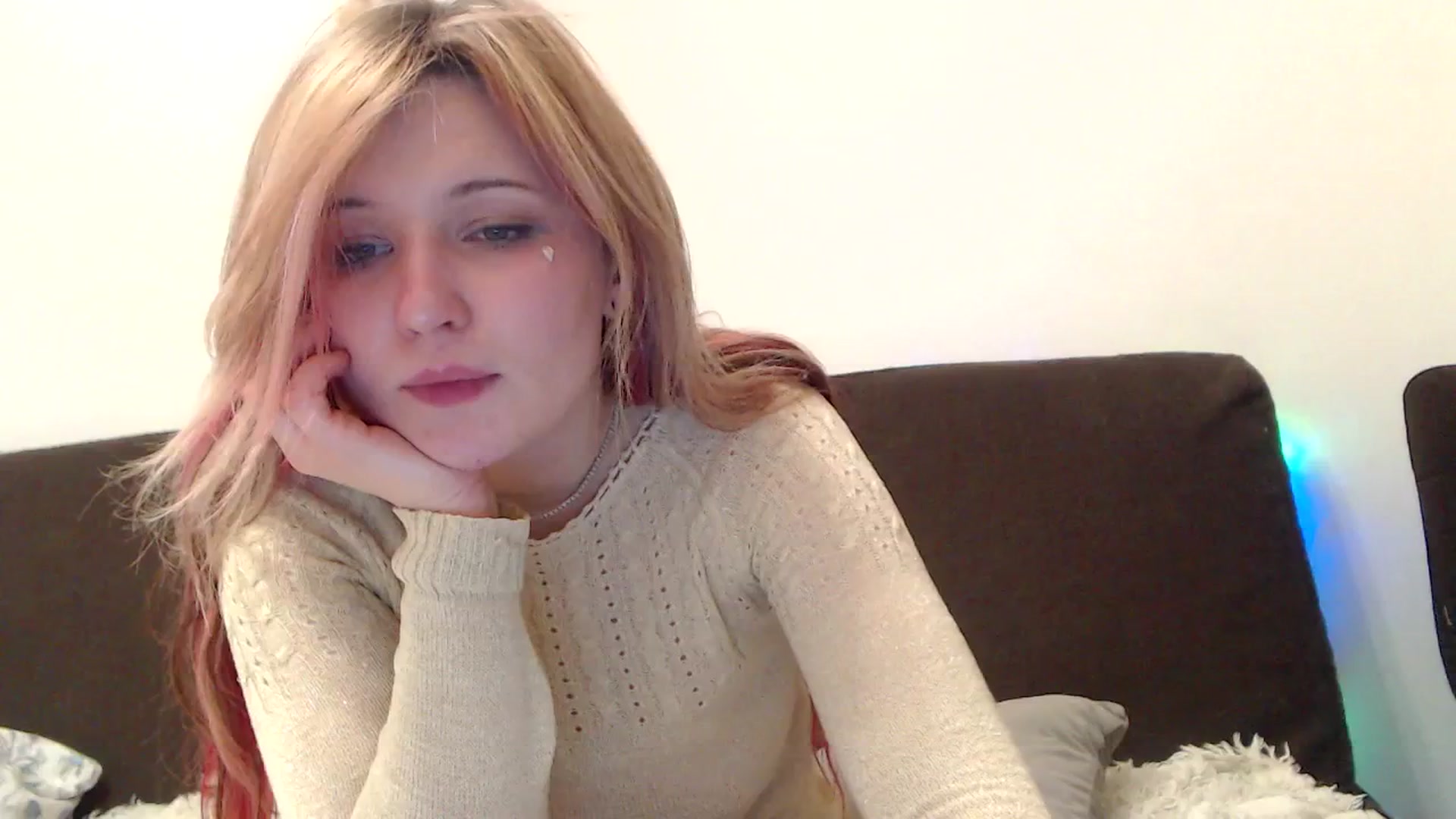 Gallery image thumbnail from Sleepy_AF's myfreecams stream on, 05/07/2025, 24:09 image 8 of 20