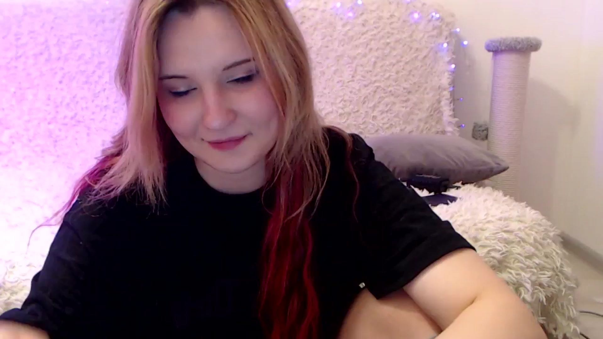 Gallery image thumbnail from Sleepy_AF's myfreecams stream on, 05/18/2025, 23:30 image 13 of 20