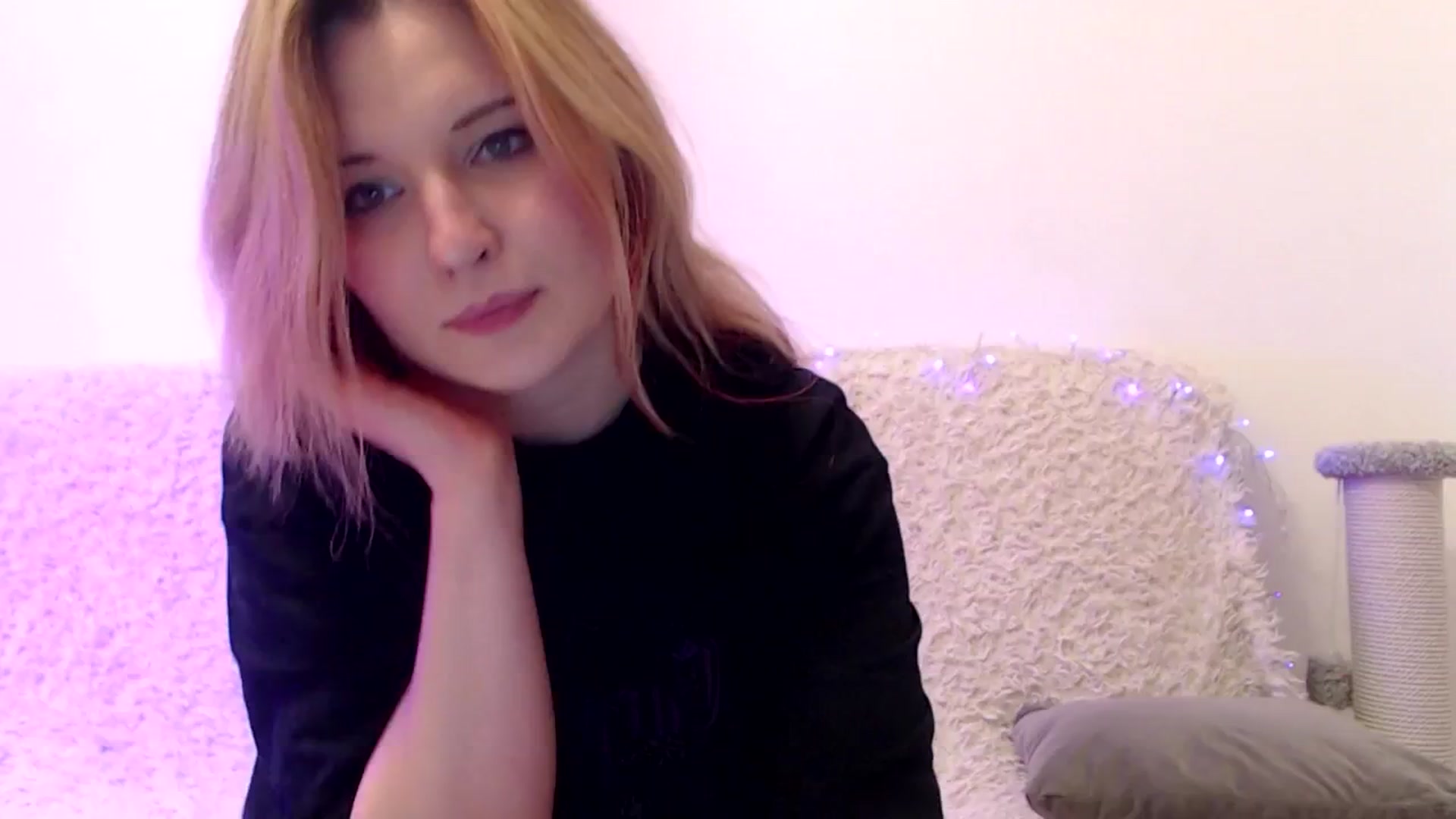 Gallery image thumbnail from Sleepy_AF's myfreecams stream on, 05/18/2025, 23:30 image 10 of 20