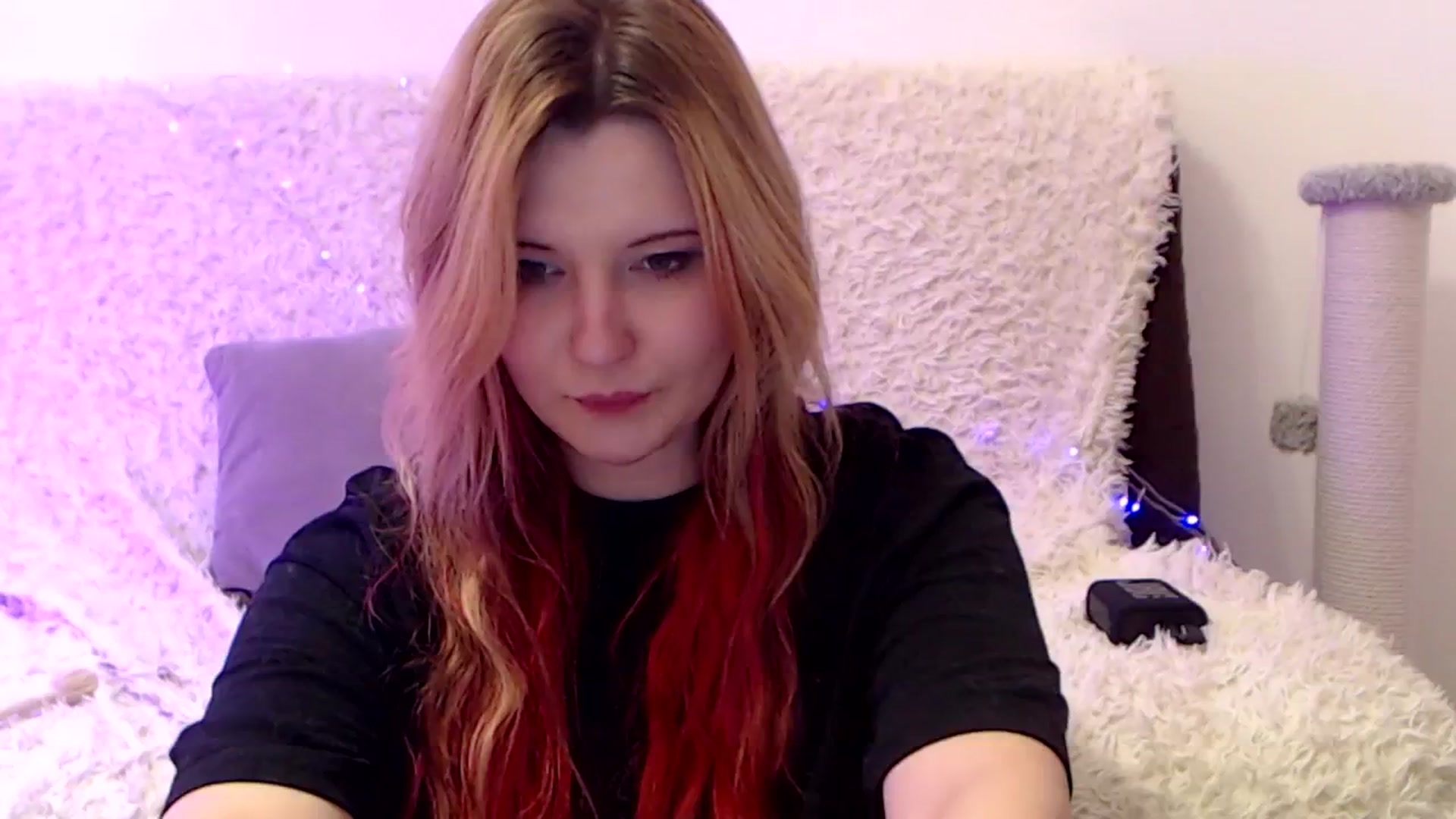 Gallery image thumbnail from Sleepy_AF's myfreecams stream on, 05/18/2025, 23:30 image 17 of 20