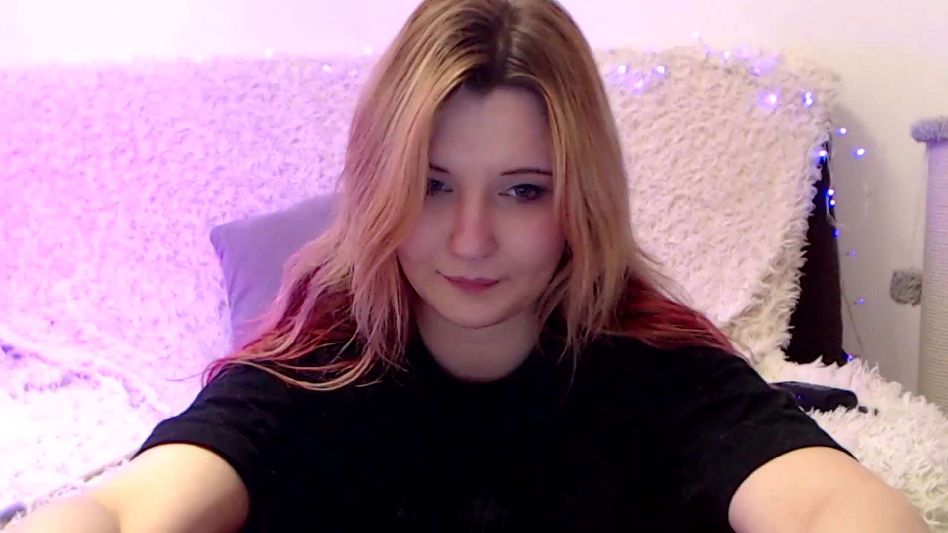 Gallery image thumbnail from Sleepy_AF's myfreecams stream on, 05/18/2025, 23:30 image 16 of 20