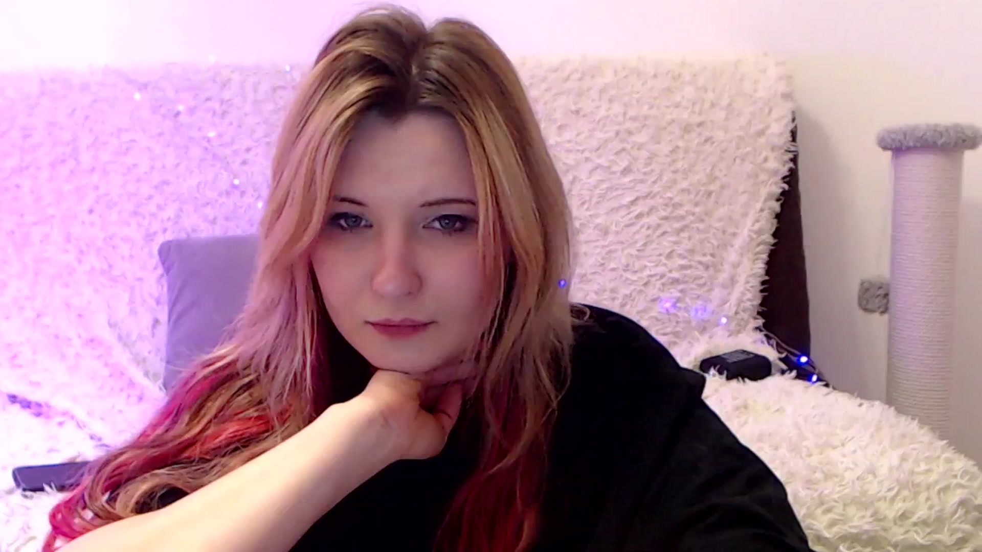 Gallery image thumbnail from Sleepy_AF's myfreecams stream on, 05/18/2025, 23:30 image 18 of 20