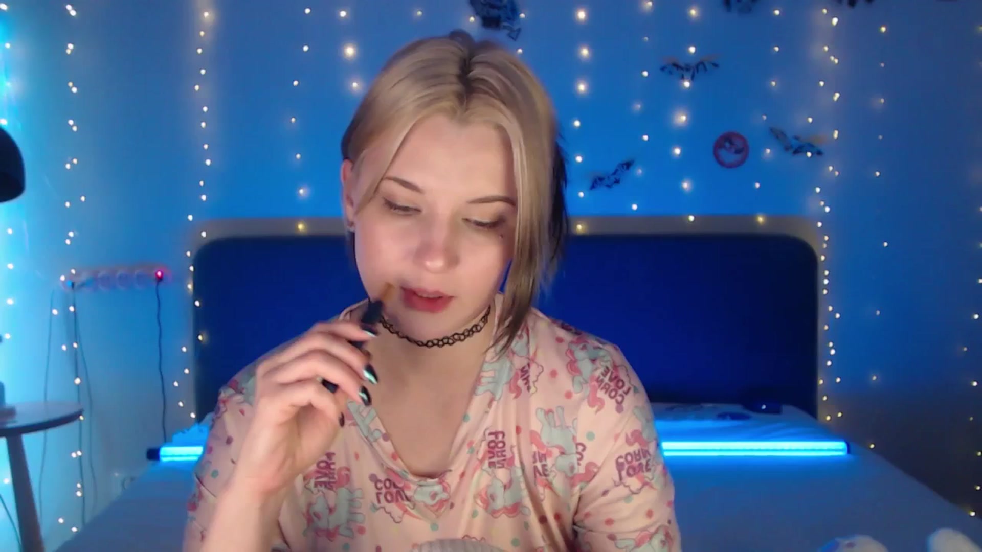 Gallery image thumbnail from Sleepy_AF's myfreecams stream on, 04/11/2026, 20:05 image 18 of 20