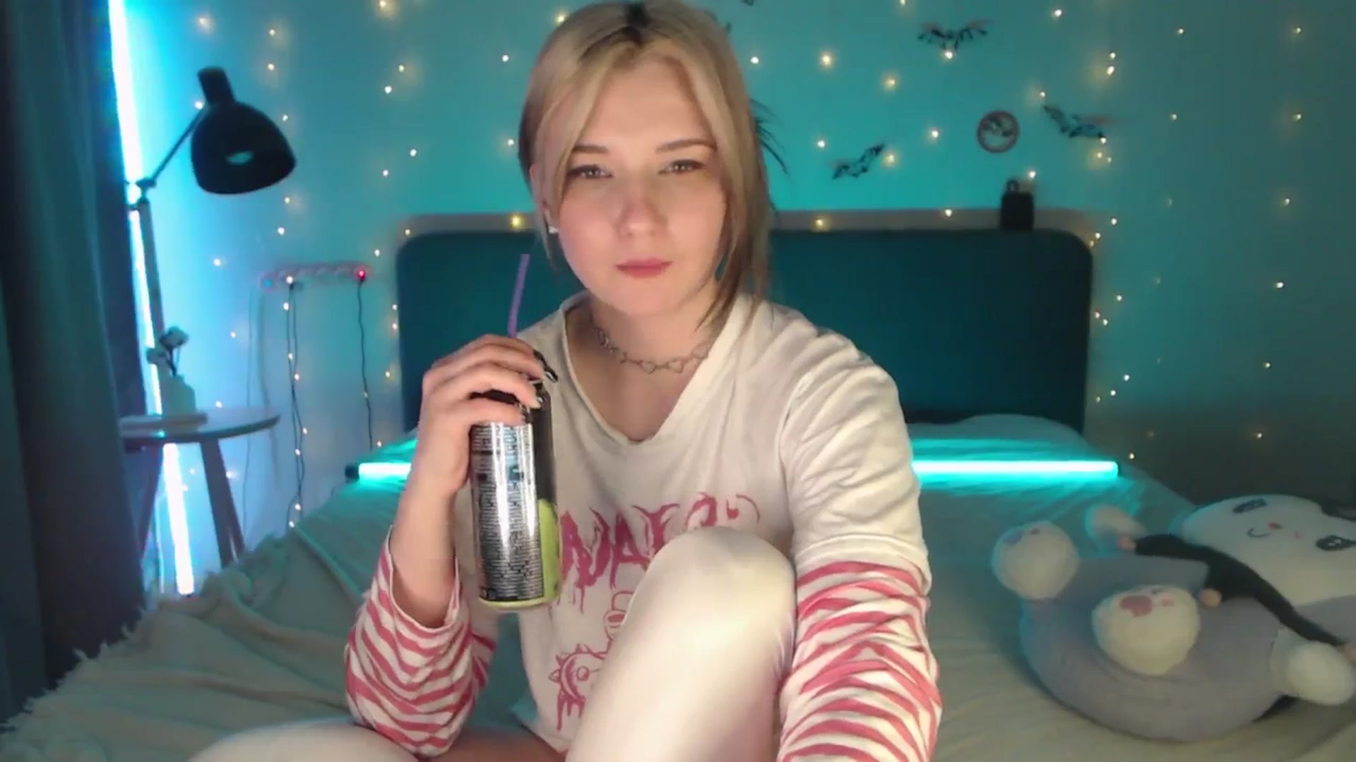Gallery image thumbnail from Sleepy_AF's myfreecams stream on, 04/19/2026, 19:14 image 16 of 20