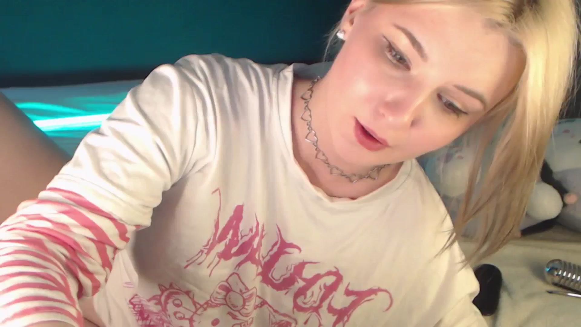 Gallery image thumbnail from Sleepy_AF's myfreecams stream on, 04/19/2026, 19:14 image 4 of 20