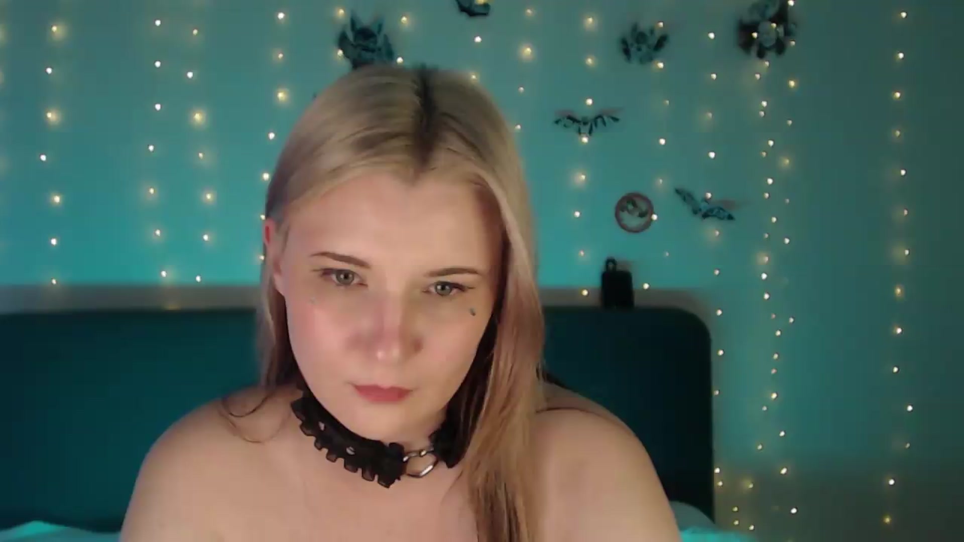 Gallery image thumbnail from Sleepy_AF's myfreecams stream on, 05/20/2026, 22:05 image 17 of 20