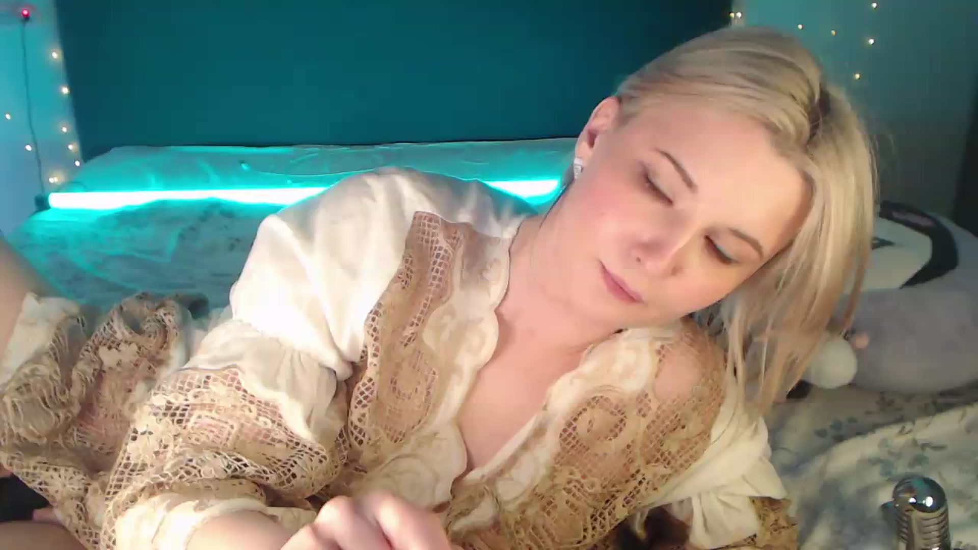 Gallery image thumbnail from Sleepy_AF's myfreecams stream on, 05/31/2026, 18:08 image 17 of 20