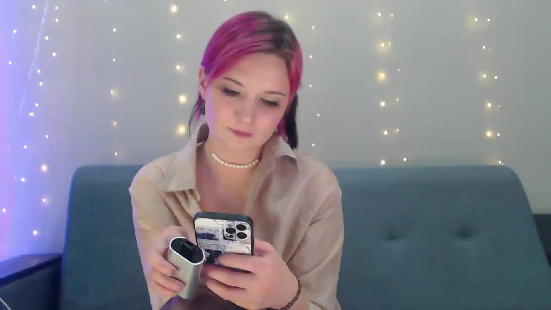Gallery image thumbnail from Sleepy_AF's myfreecams stream on, 09/04/2026, 21:17 image 9 of 20