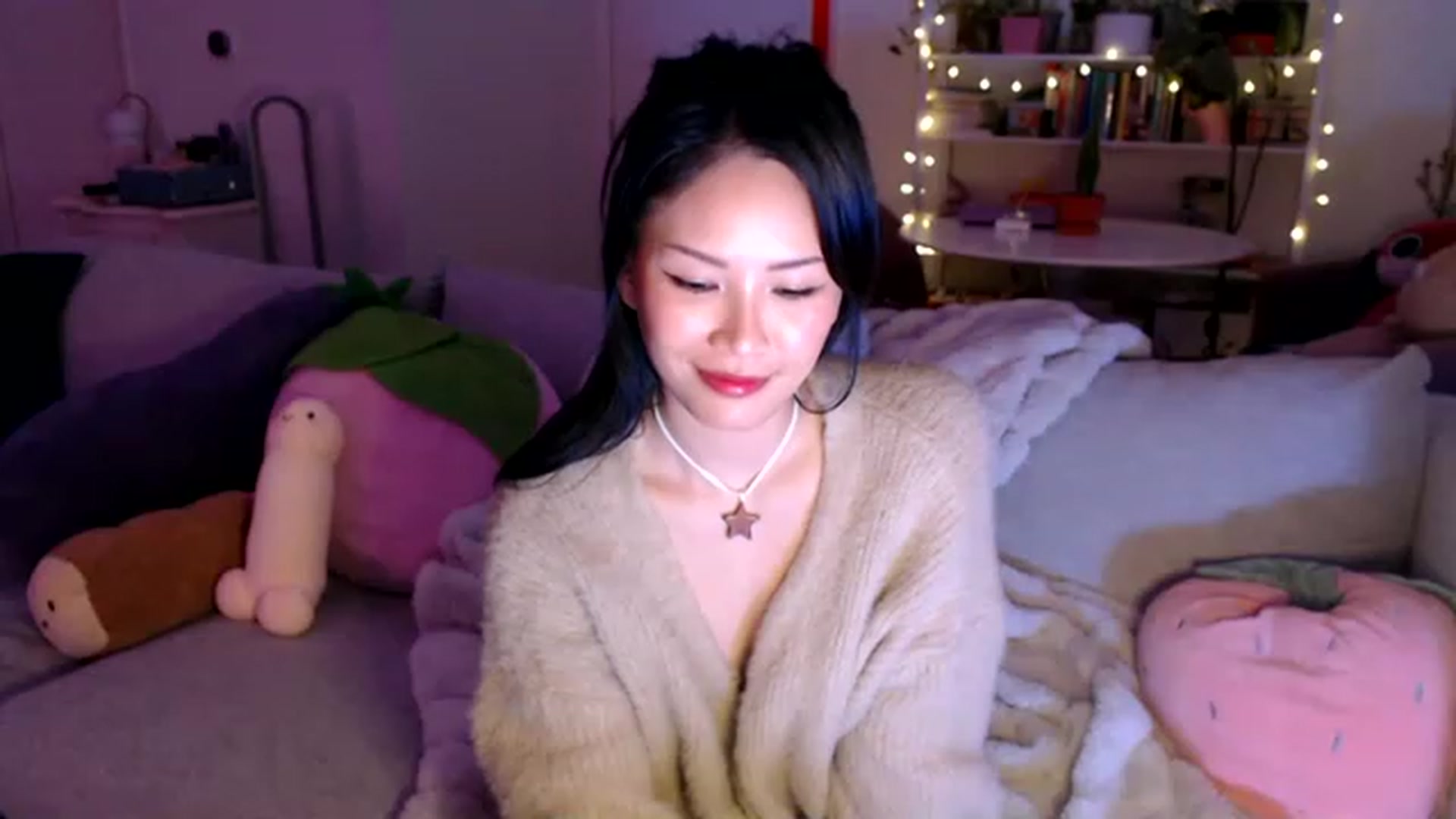 Gallery image thumbnail from Sleepych3w's myfreecams stream on, 02/20/2023, 04:12 image 20 of 20