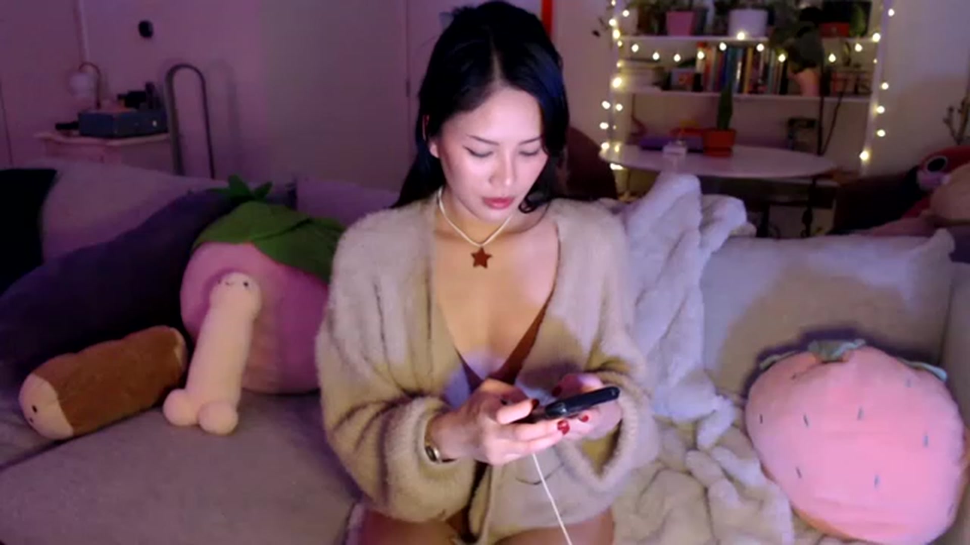 Gallery image thumbnail from Sleepych3w's myfreecams stream on, 02/20/2023, 04:12 image 6 of 20