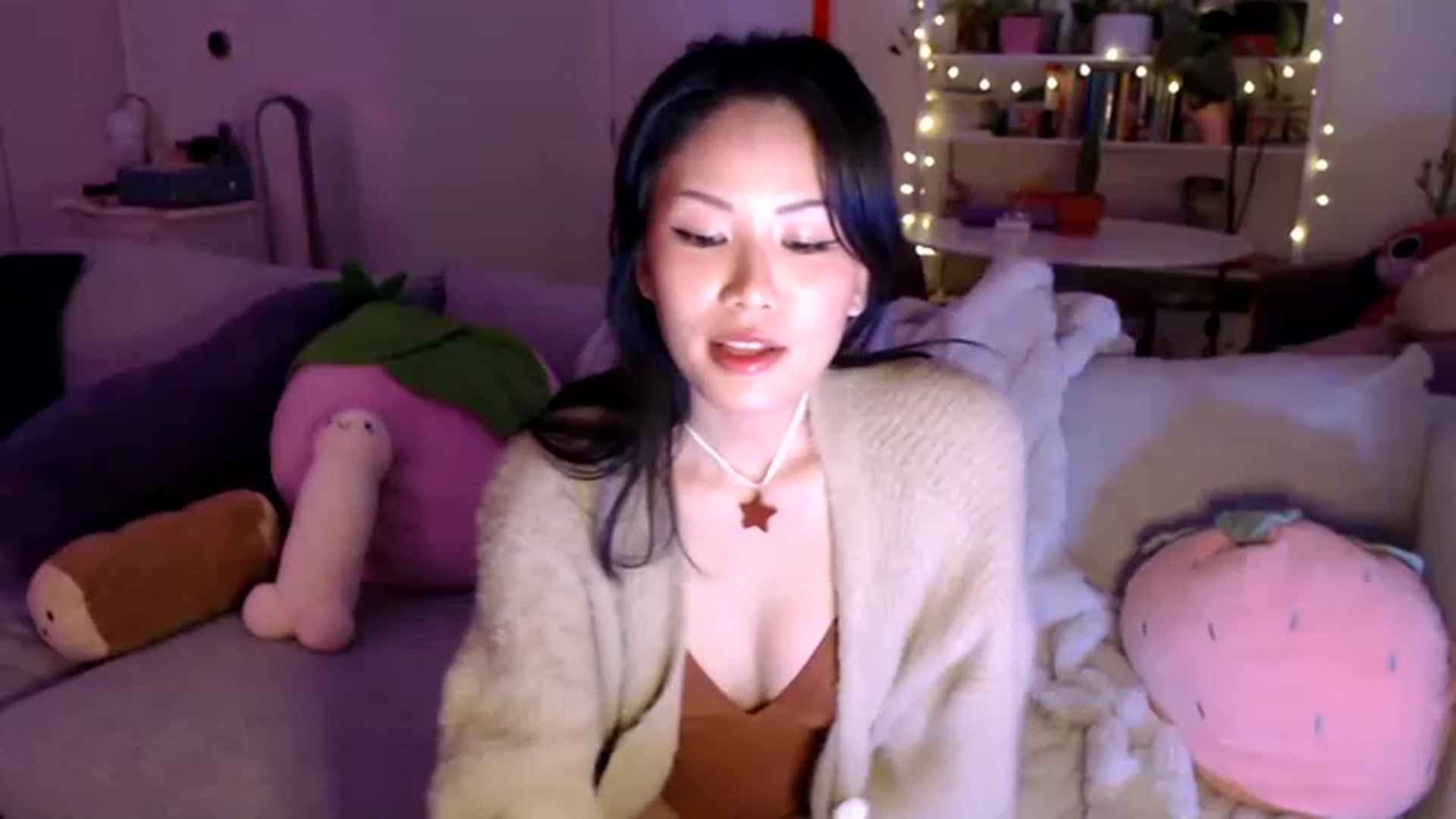 Gallery image thumbnail from Sleepych3w's myfreecams stream on, 02/20/2023, 04:12 image 5 of 20