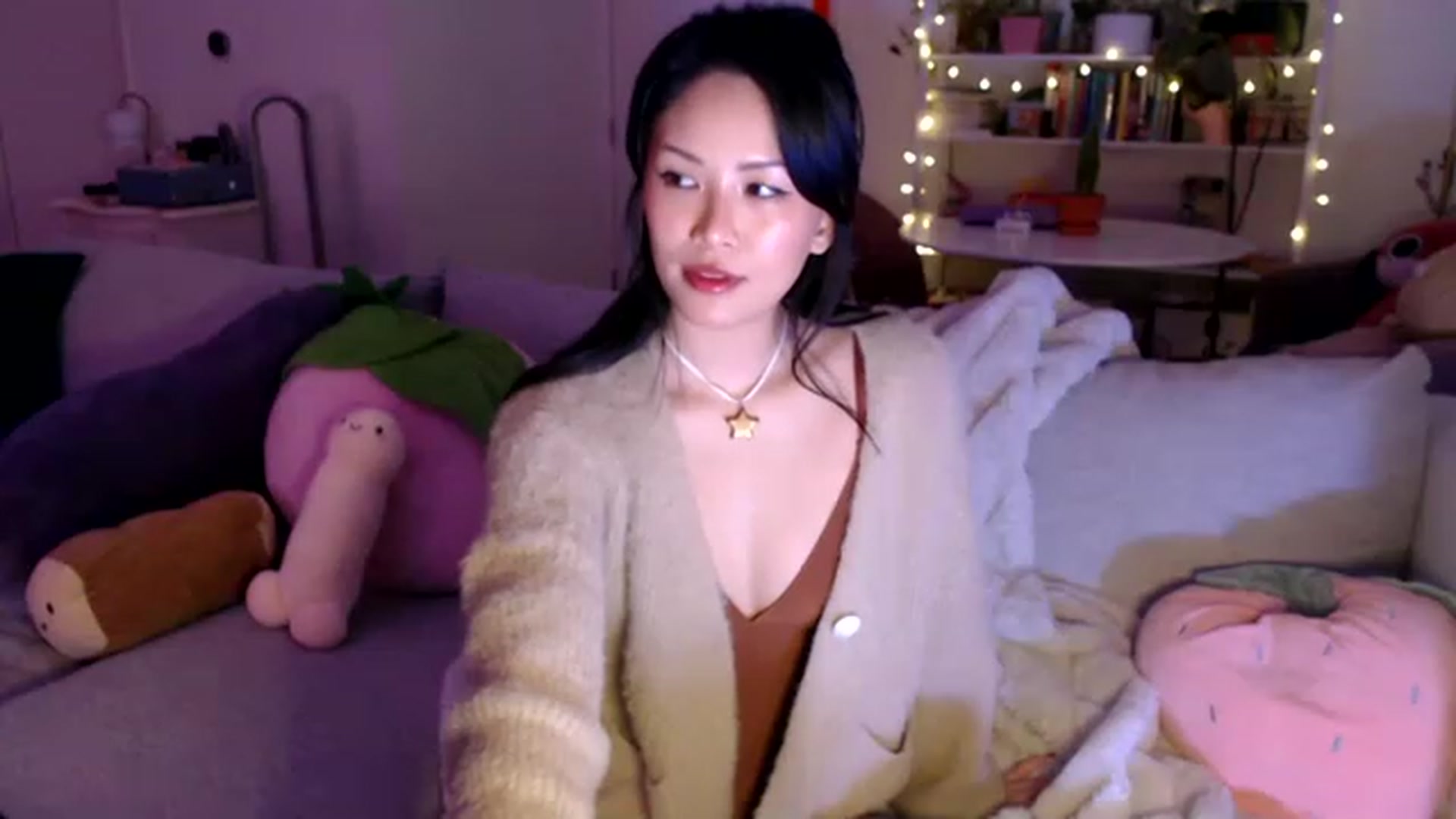 Gallery image thumbnail from Sleepych3w's myfreecams stream on, 02/20/2023, 04:12 image 13 of 20