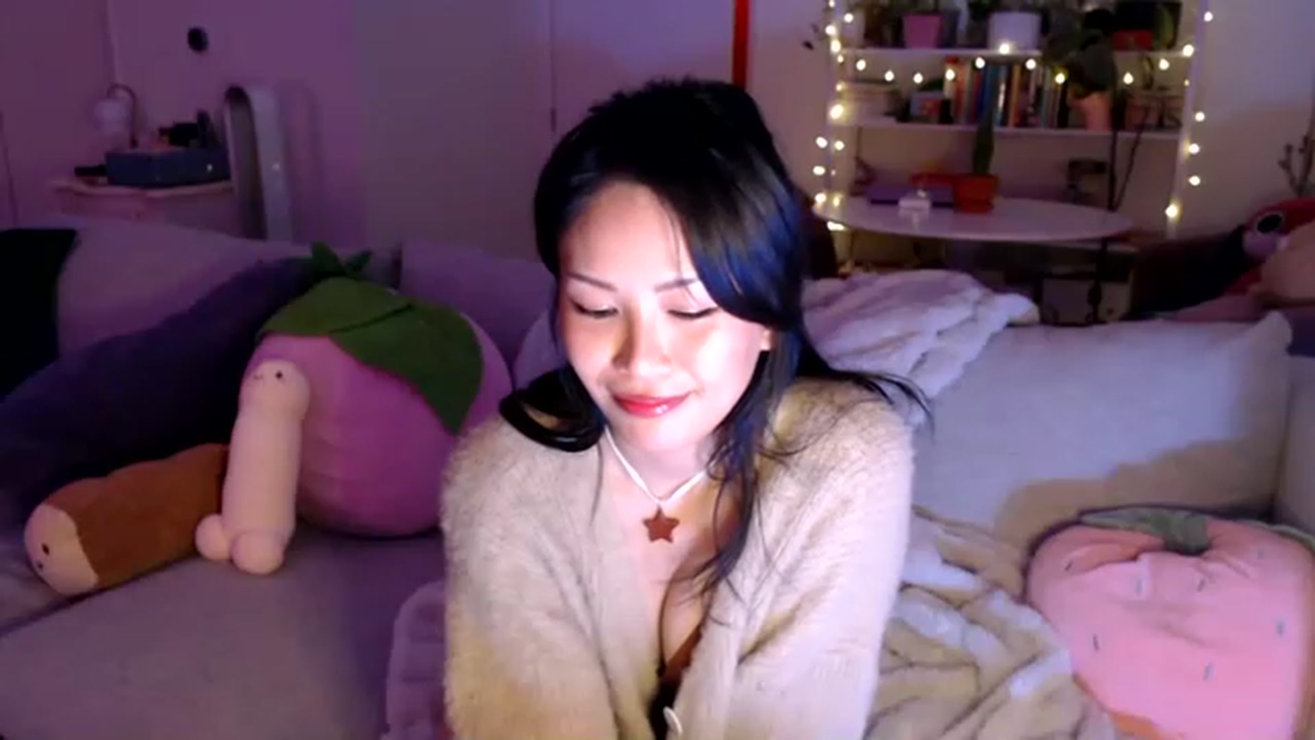 Gallery image thumbnail from Sleepych3w's myfreecams stream on, 02/20/2023, 04:12 image 14 of 20